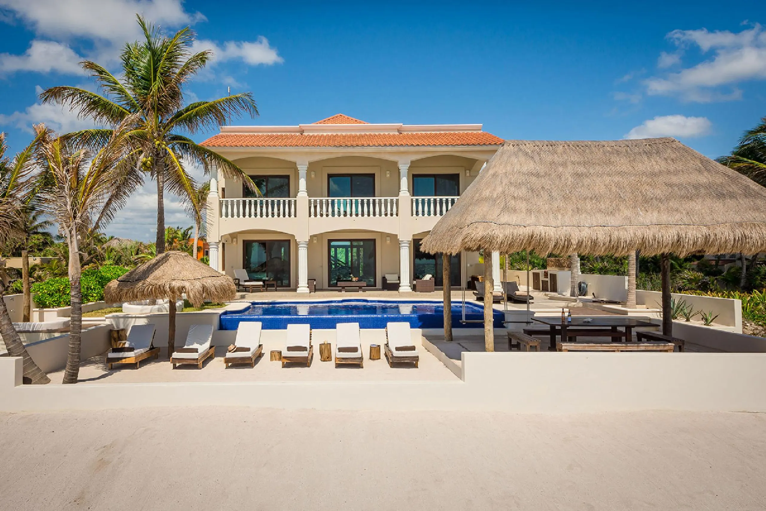 Amazing  Tankah Bay Oceanfront Estate with Infinity Pool and Private Beach — photograph 2