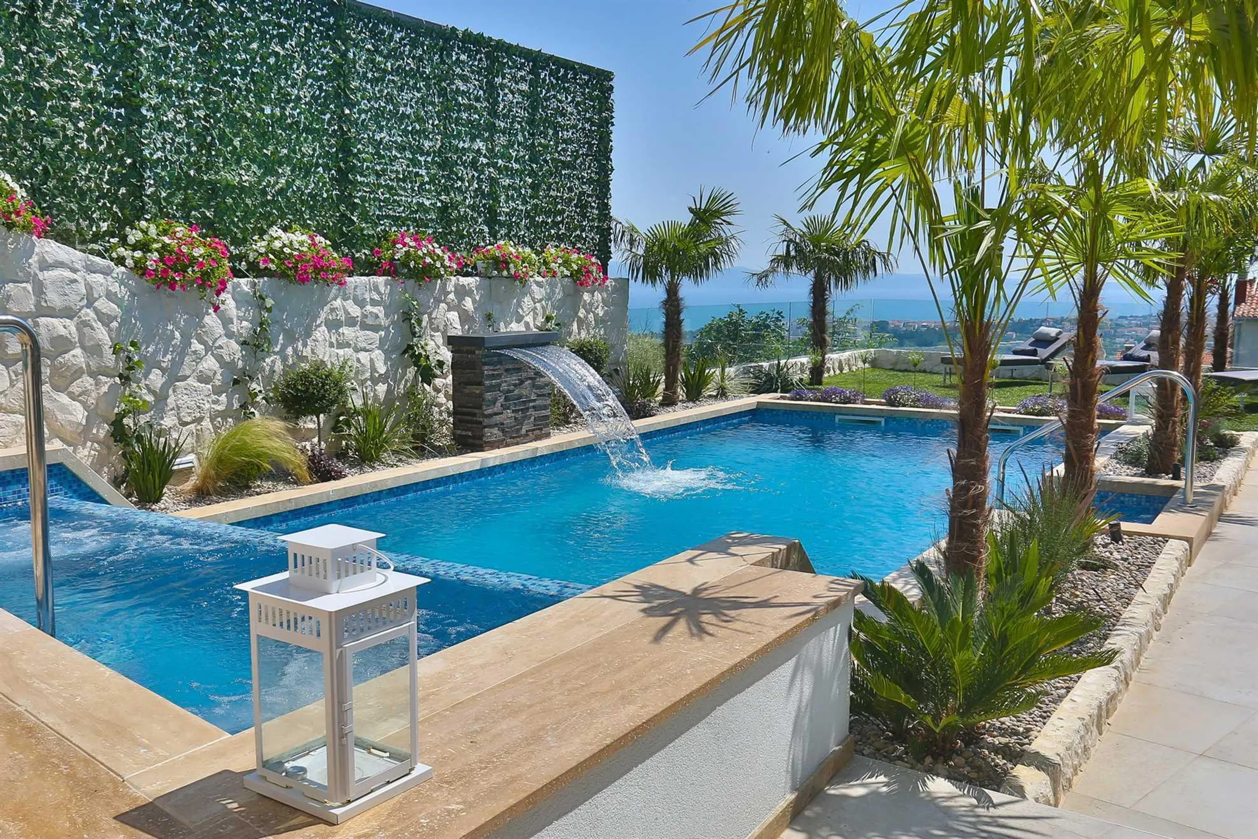 Light-filled Villa with Pool, Fitness Room, and Sauna near Split — photograph 4