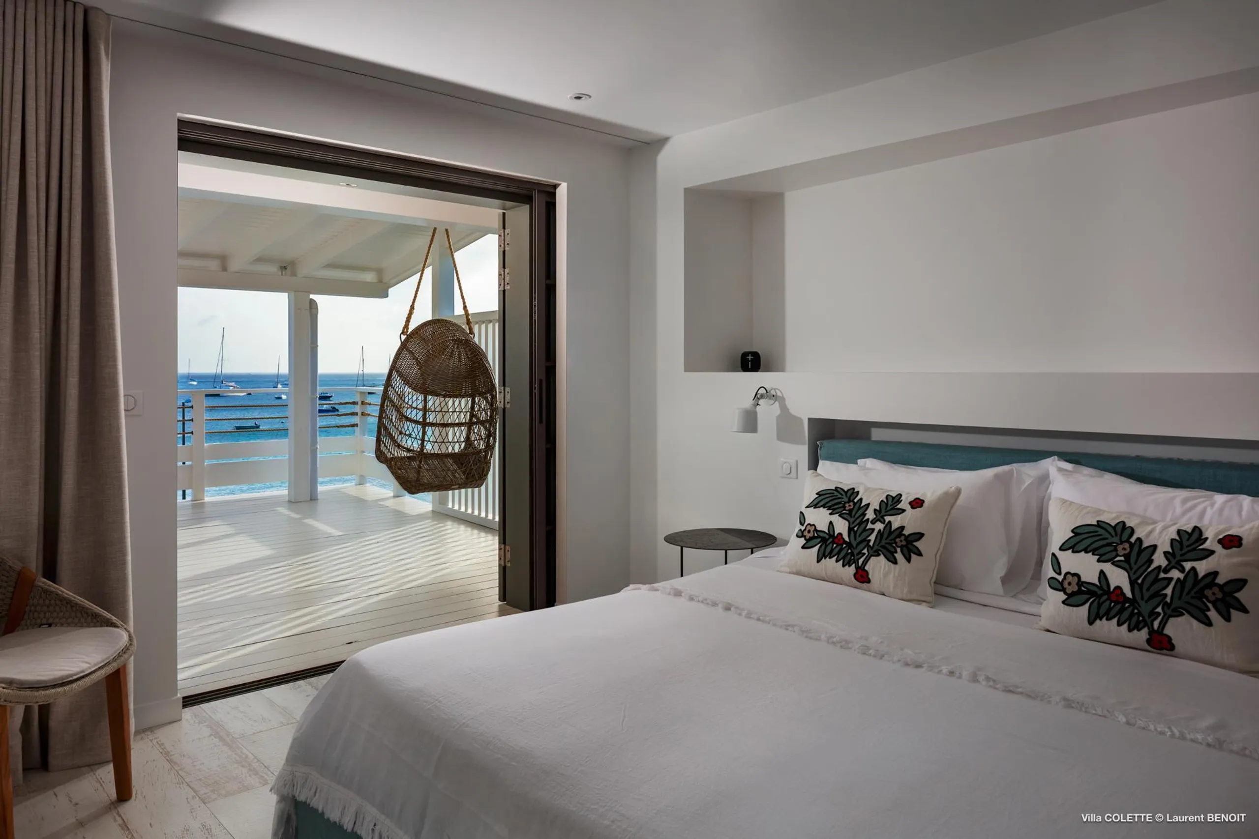 Majestic Caribbean Estate with Private Pool and Walks to Beach — photograph 8