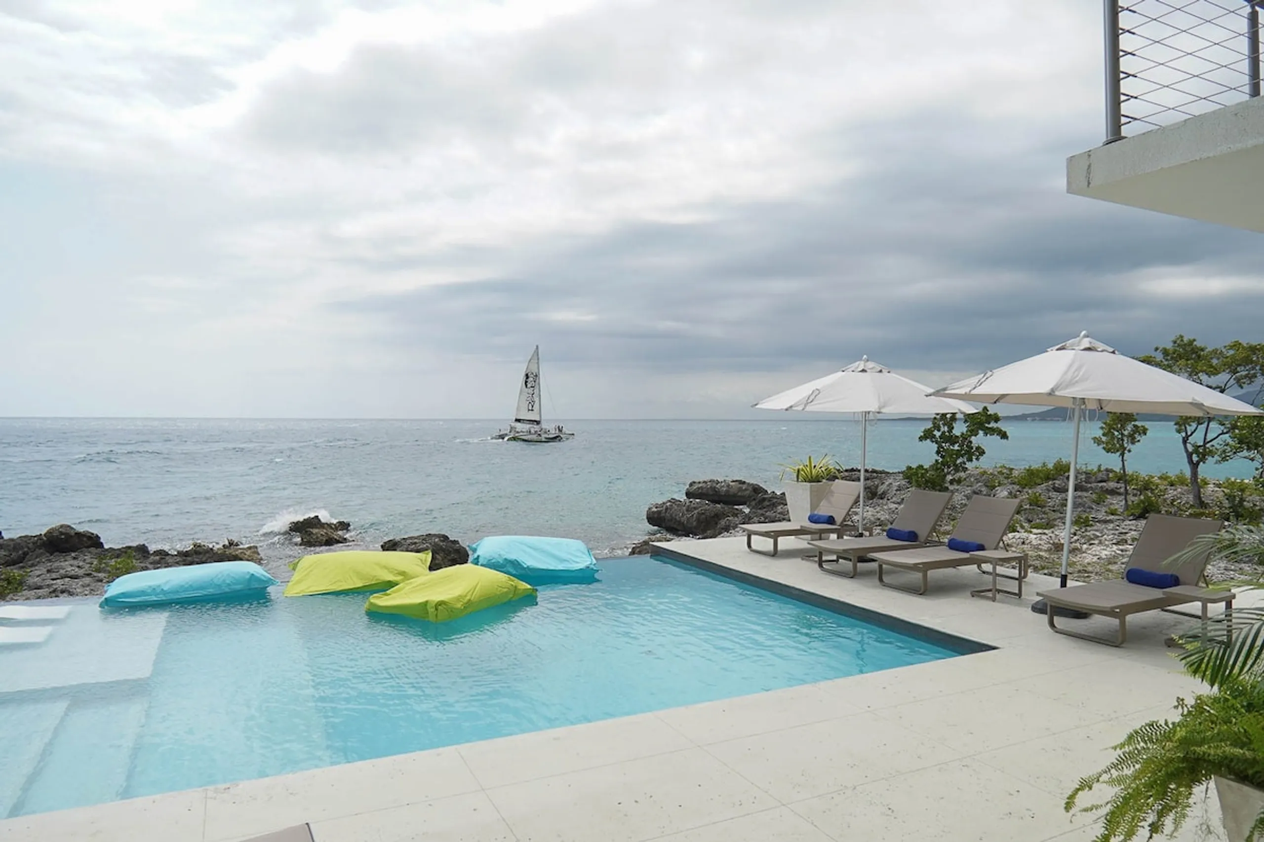 Stunning Southwest Coast Villa with Private Pool and Stunning Beach Views, Whitehouse