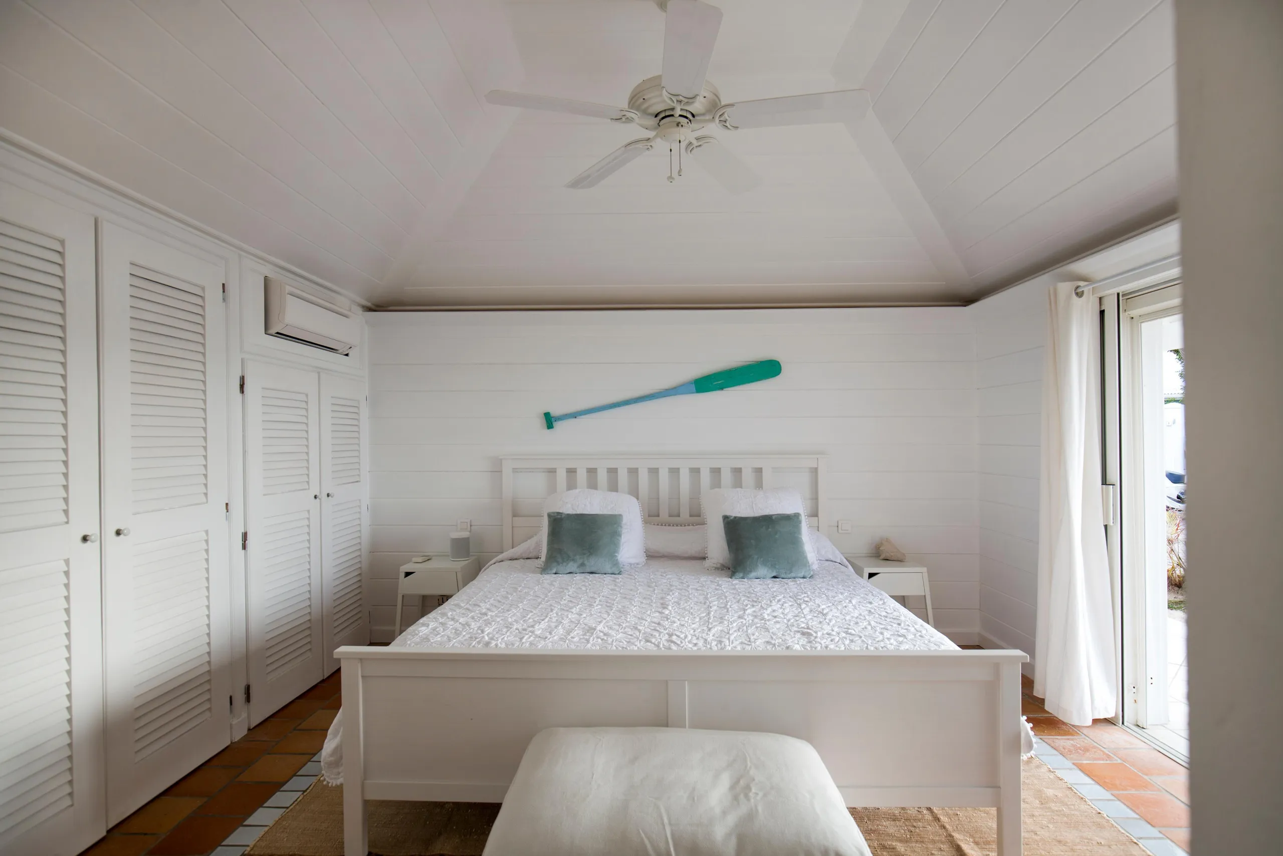 Charming Seaside Beach Front Villa with Stunning Ocean Views — photograph 9