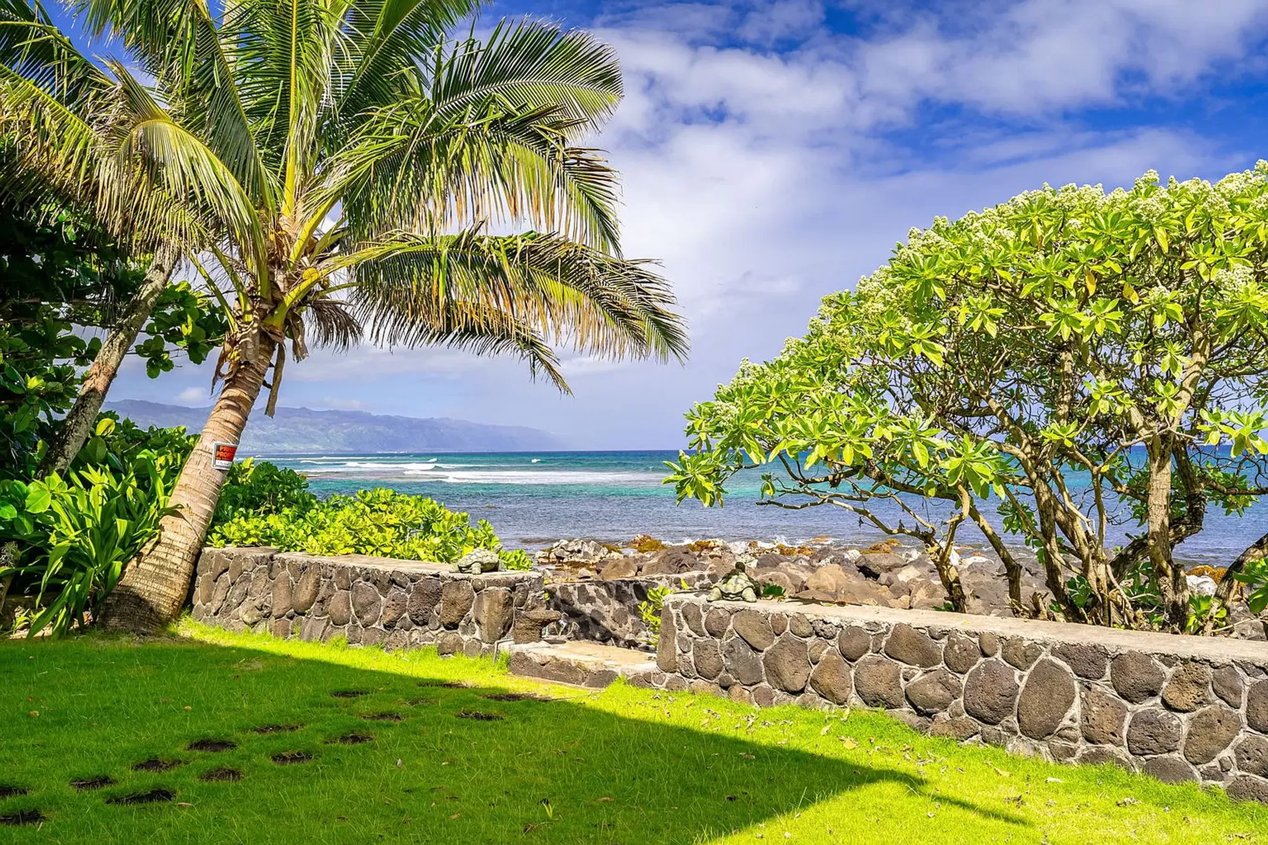 Oahu North Shore Beachfront Villa with Stunning Ocean Views — photograph 5