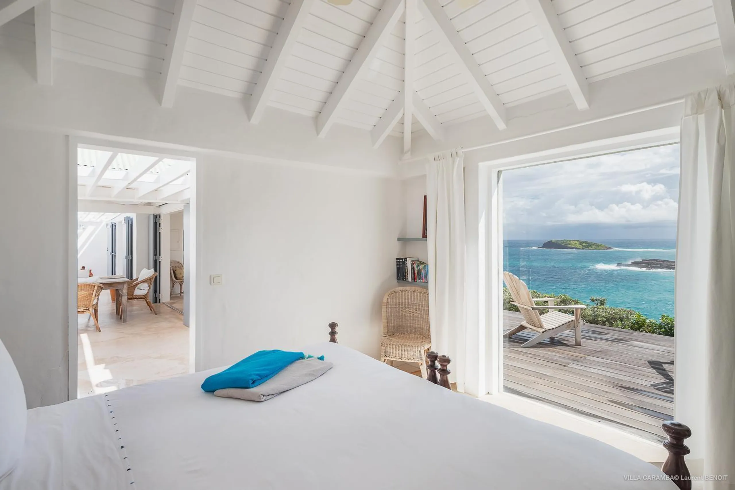 Elegant Seaside Villa with Private Pool and Walks to Beach — photograph 11