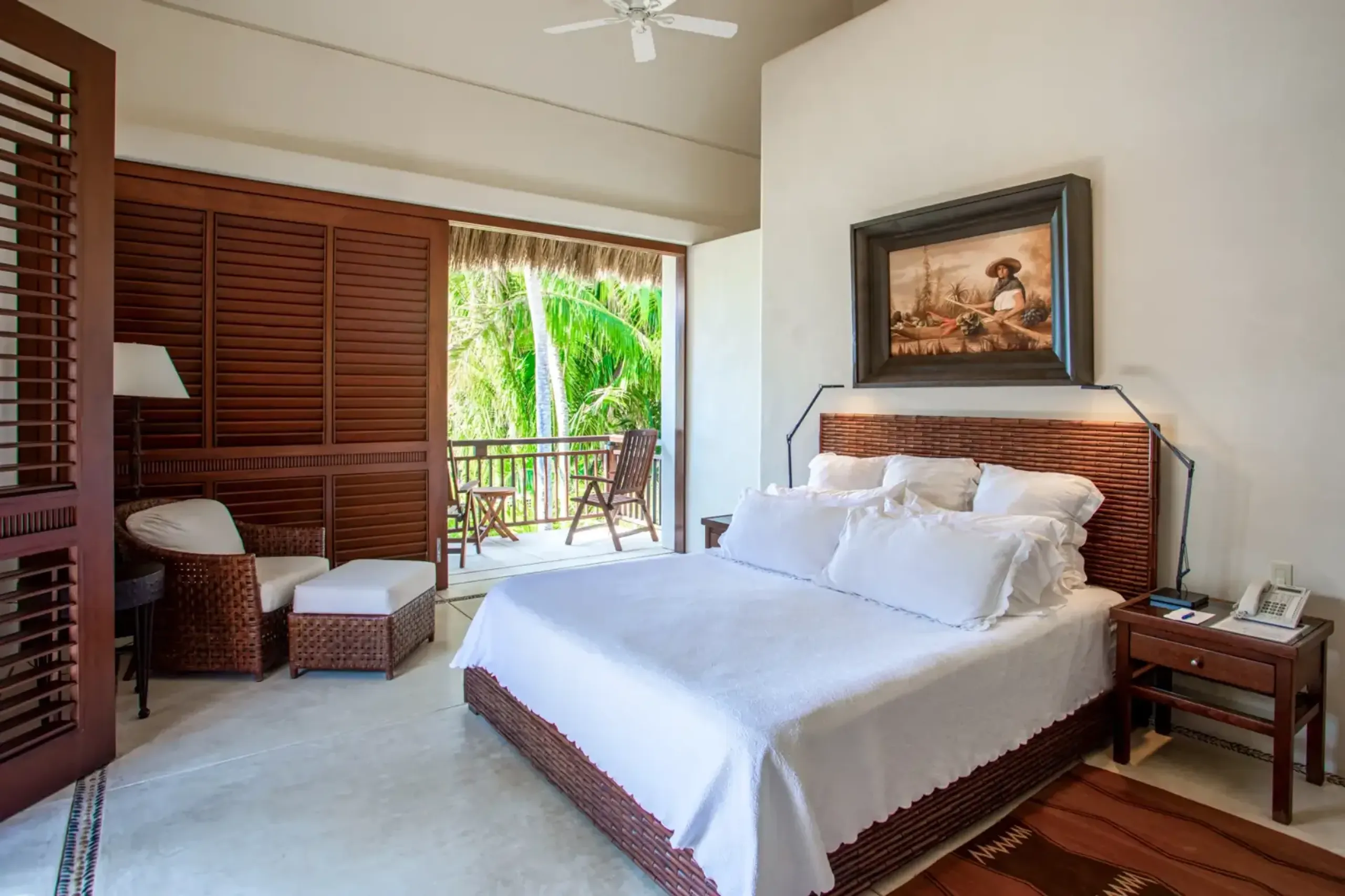 Glamorous Los Ranchos Estate Villa with Infinity Pool, and Beach Access — photograph 12