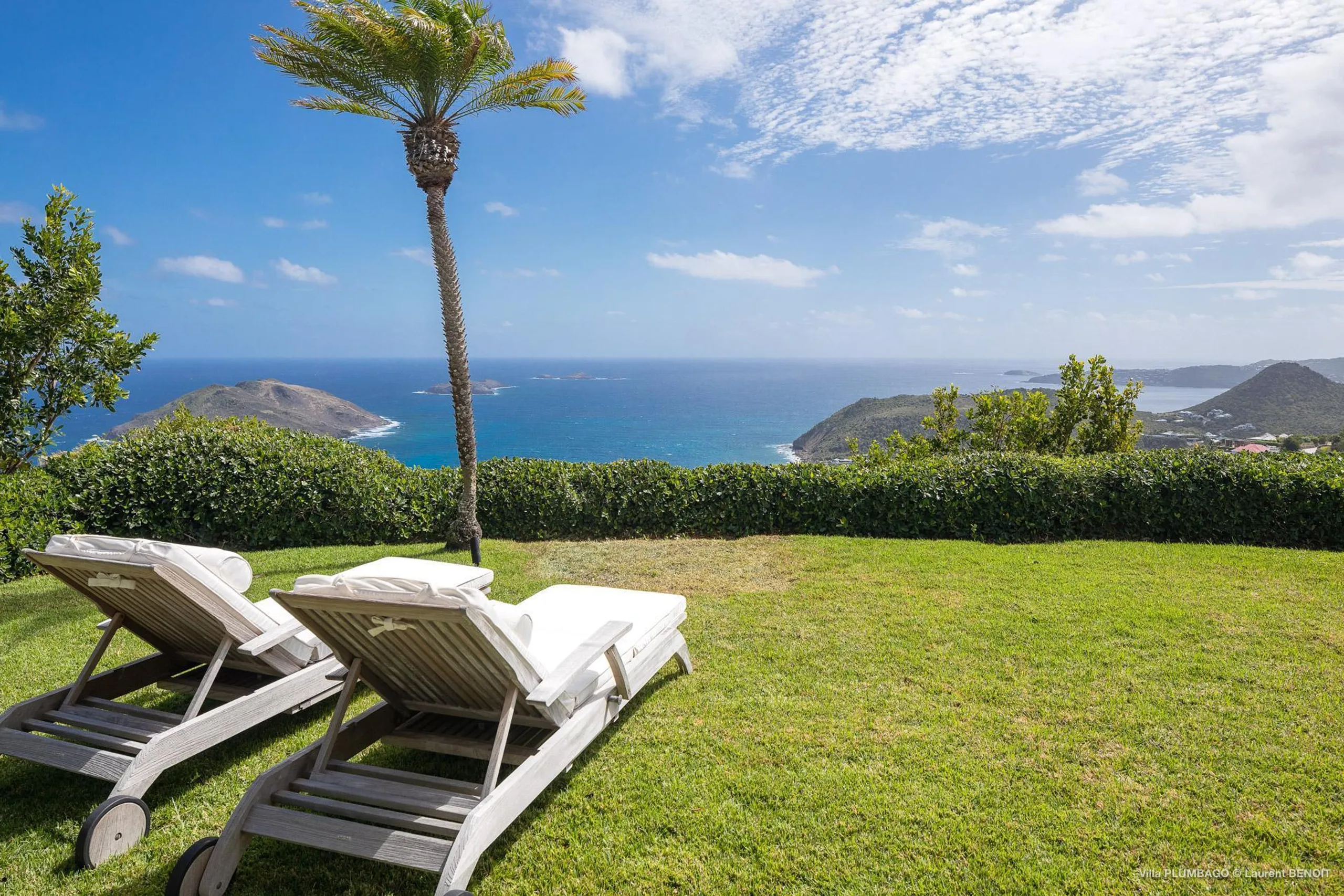 Lavish Oceanside Villa with Private Pool and Fitness Room — photograph 4