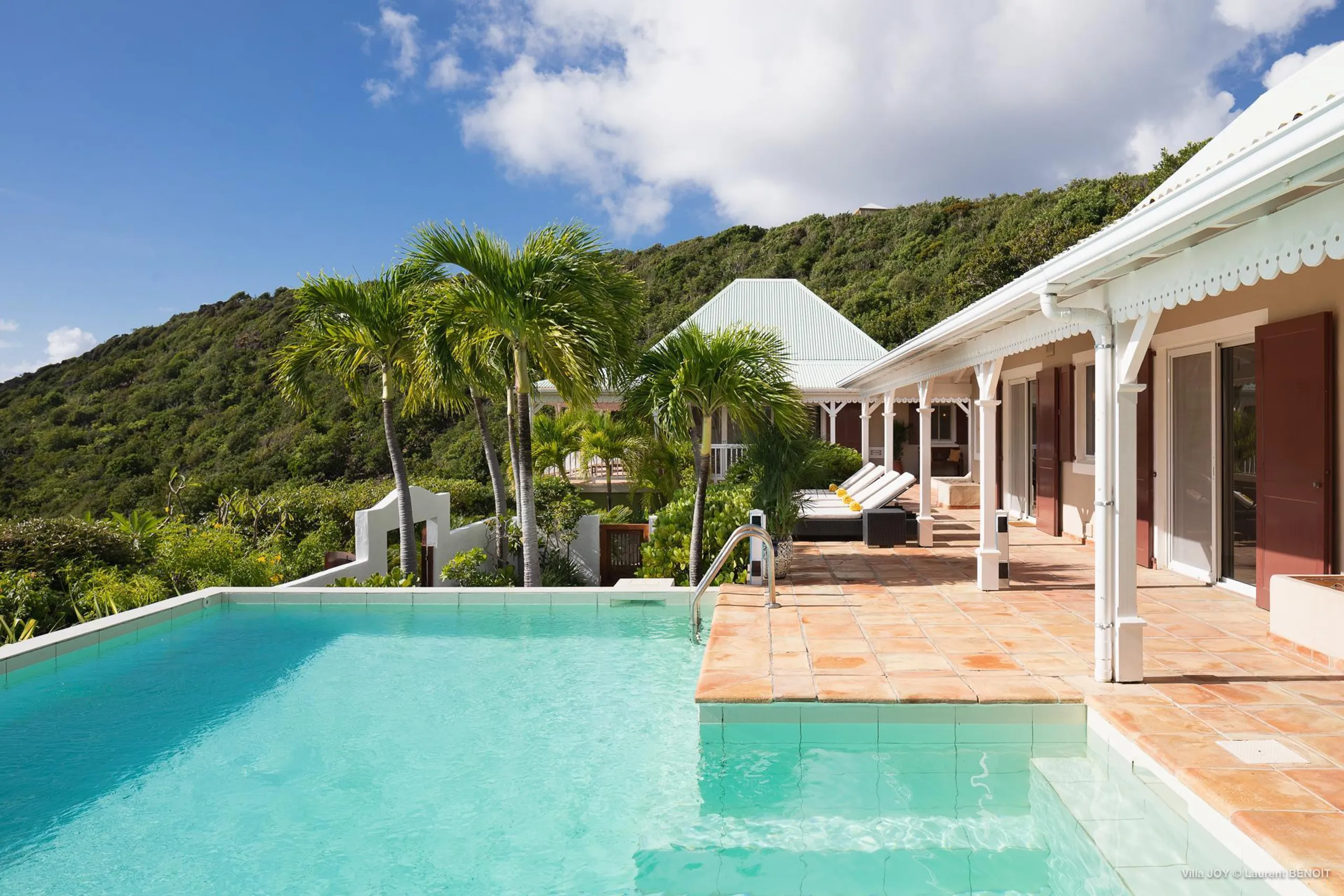 Splendid Tropical Estate with Private Pool and Panoramic Ocean Views — photograph 2