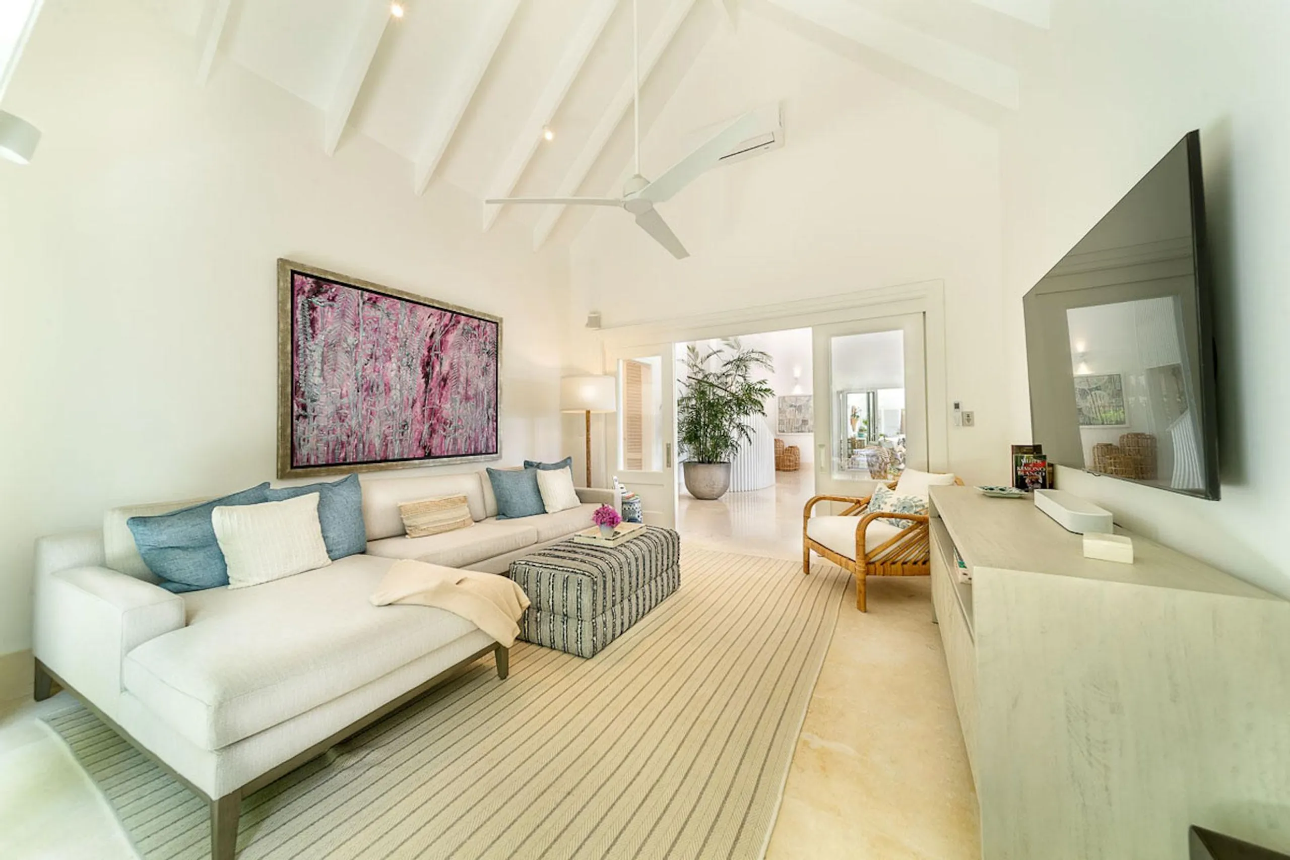 Elegant Brand New Villa with Private Pool and Minitas Garden — photograph 10