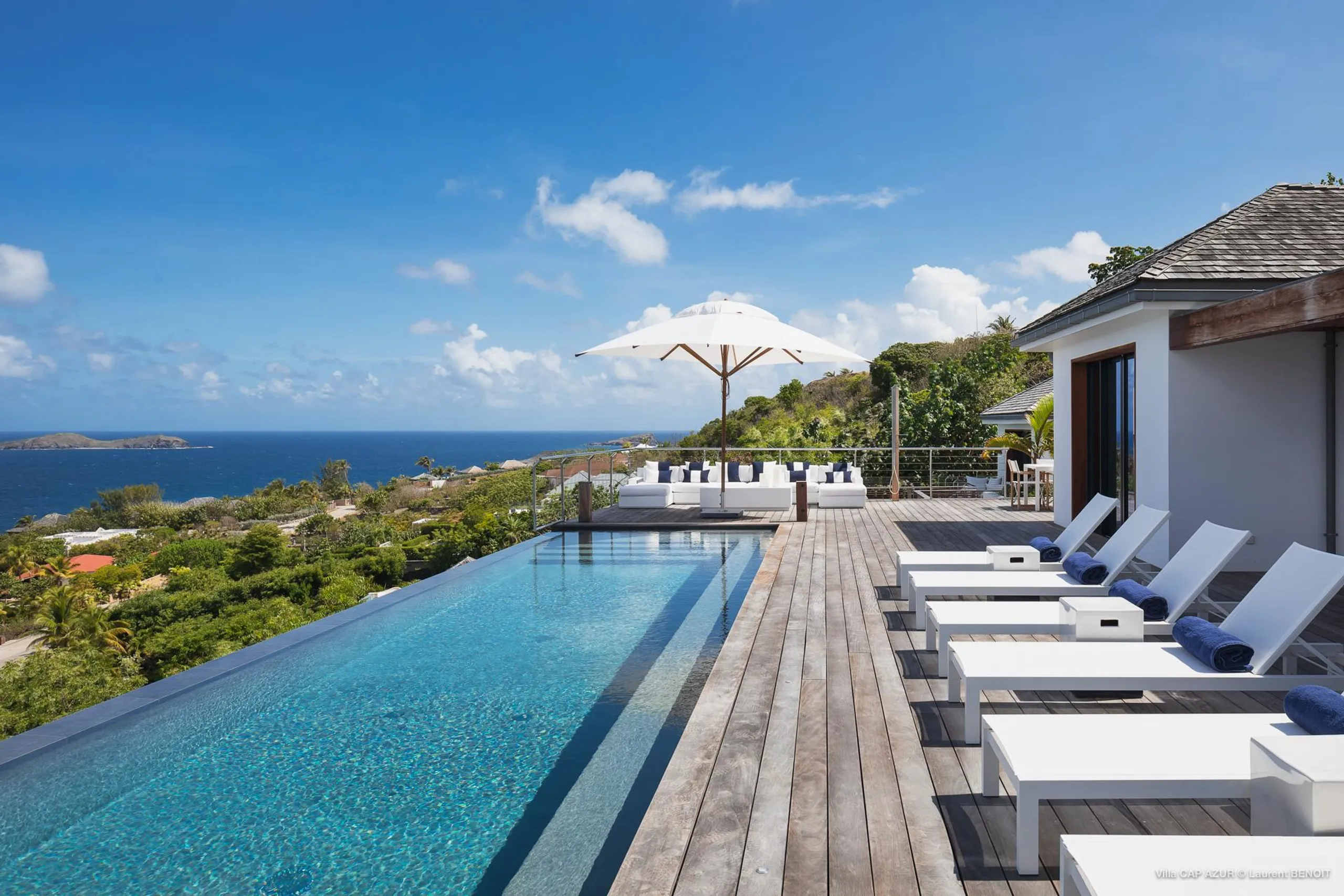 Elegant Point Milou Estate with Infinity Pool — photograph 3