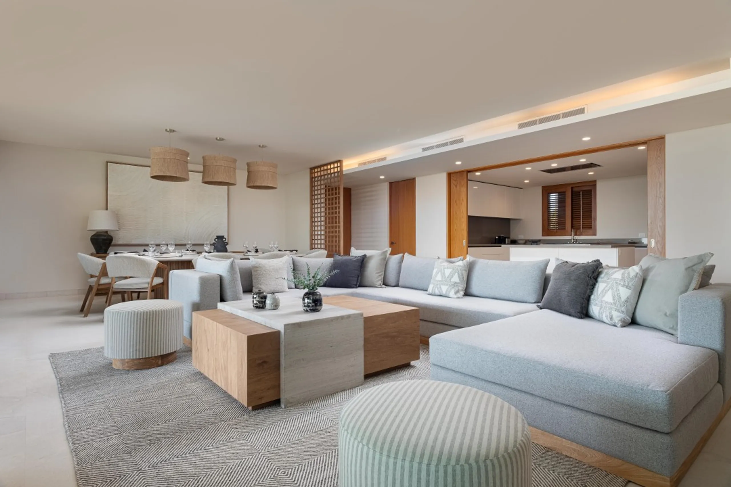 Contemporary 4-Bedroom Home with Ocean Vistas & Private Terraces — photograph 3