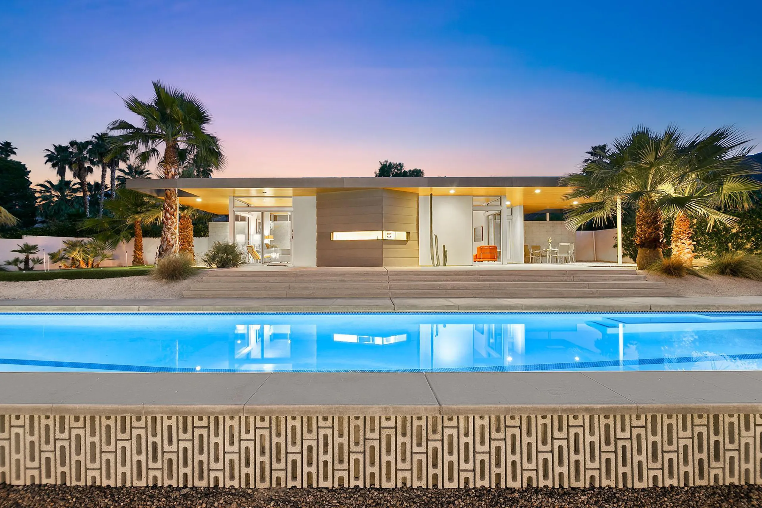 Palatial Palm Springs Paradise with Lap Pool, Firepit, Putting Green — photograph 4