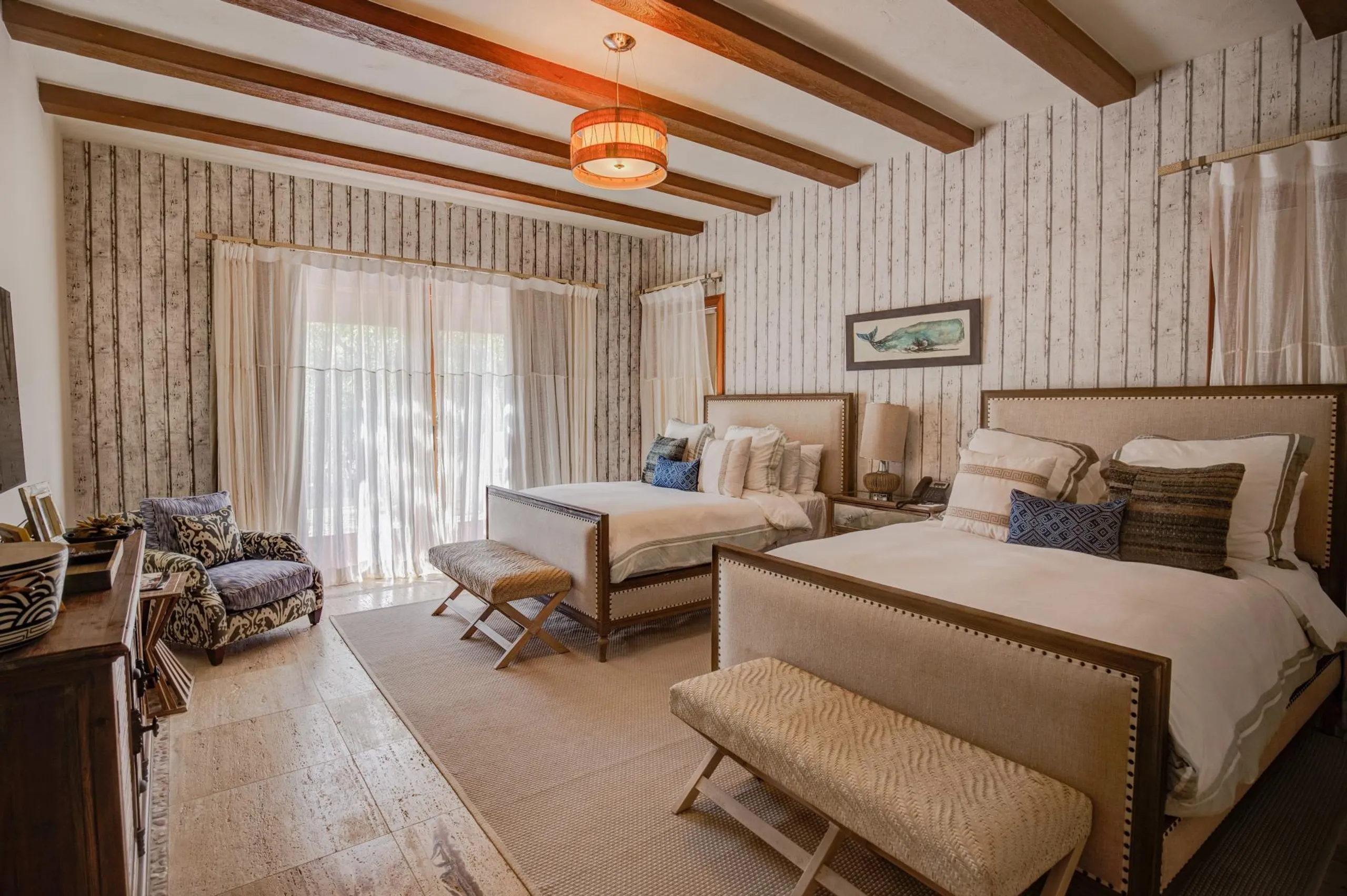 Alluring Four Bedroom Tropical Designed Villa with Private Pool and Greenery — photograph 10