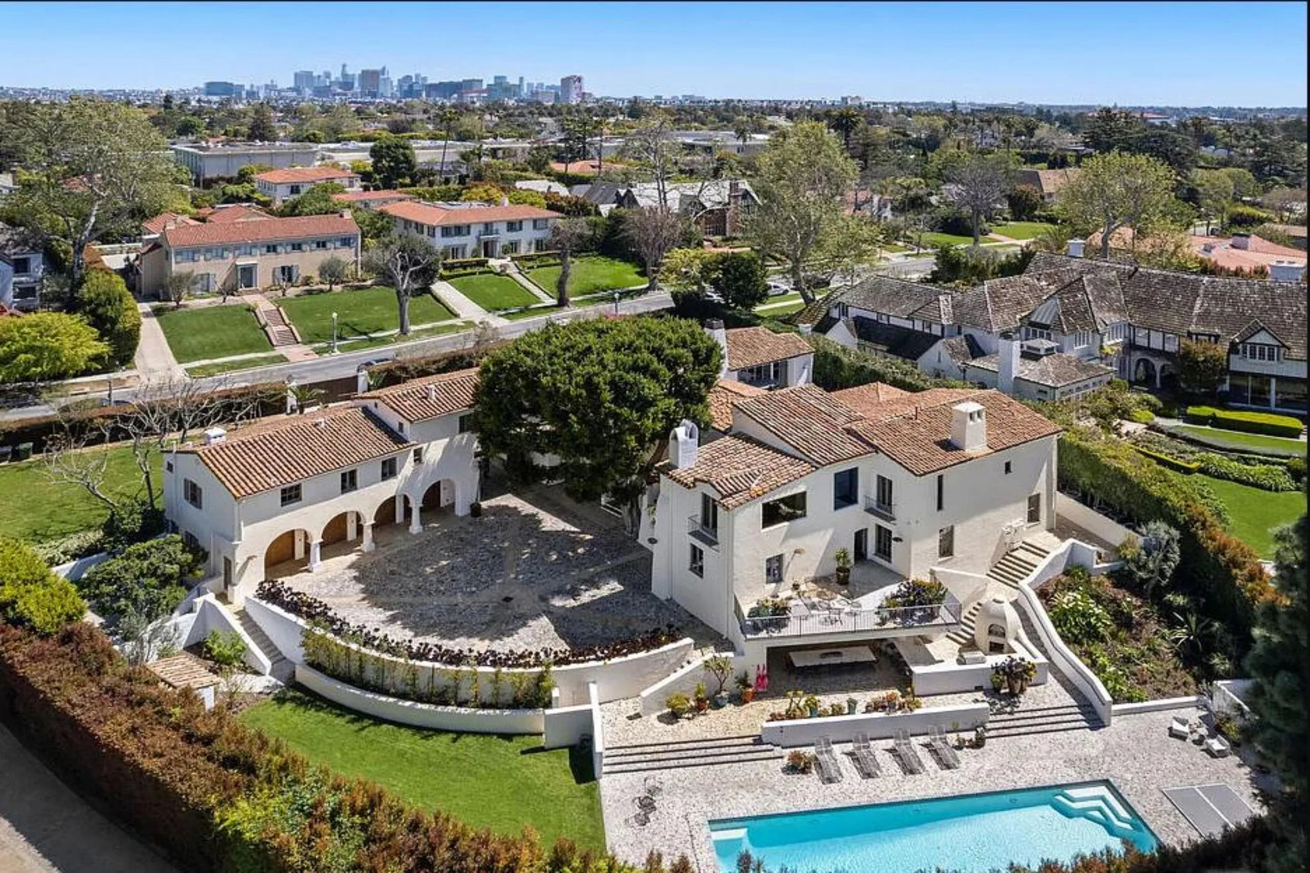 Pristine Modern Holly Wood Hills Estate with private pool, Los Angeles