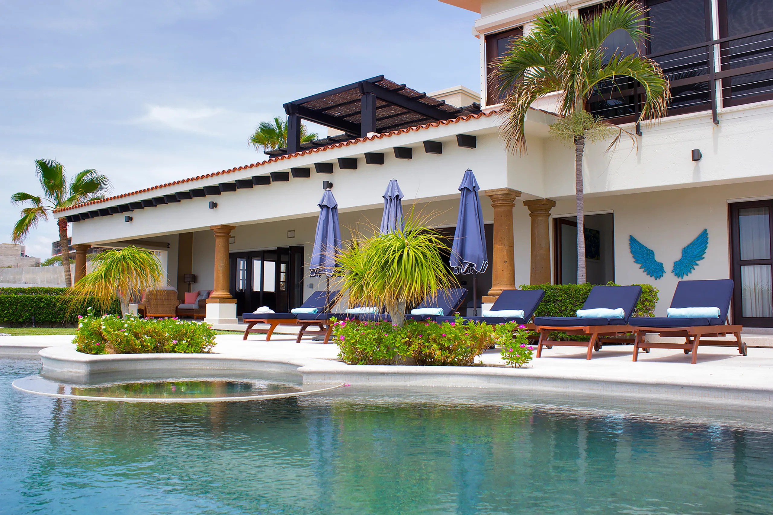 Cabo Real Luxury Estate with Infinity Pool and Ocean Views — photograph 4