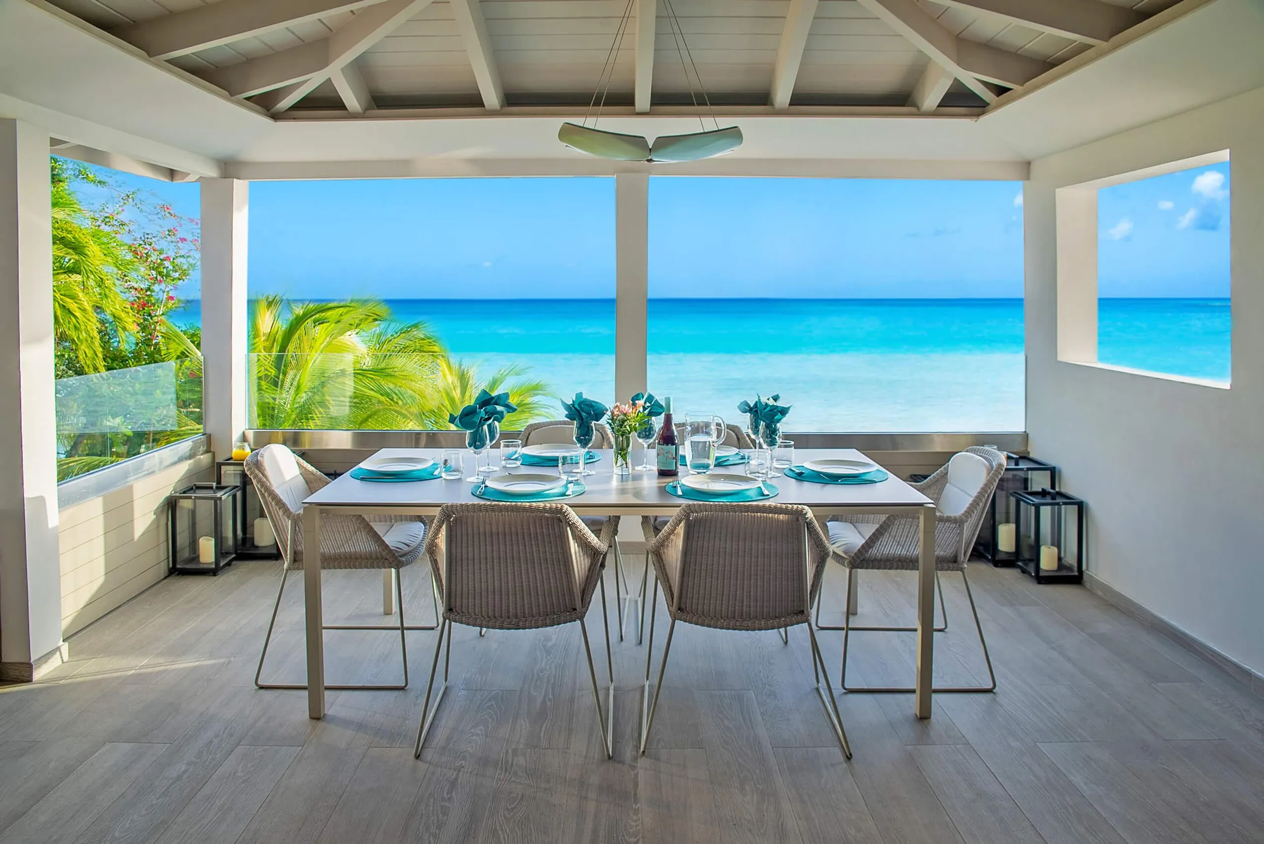 Contemporary Beachfront Villa with Private Pool and Pristine Sea Views — photograph 9