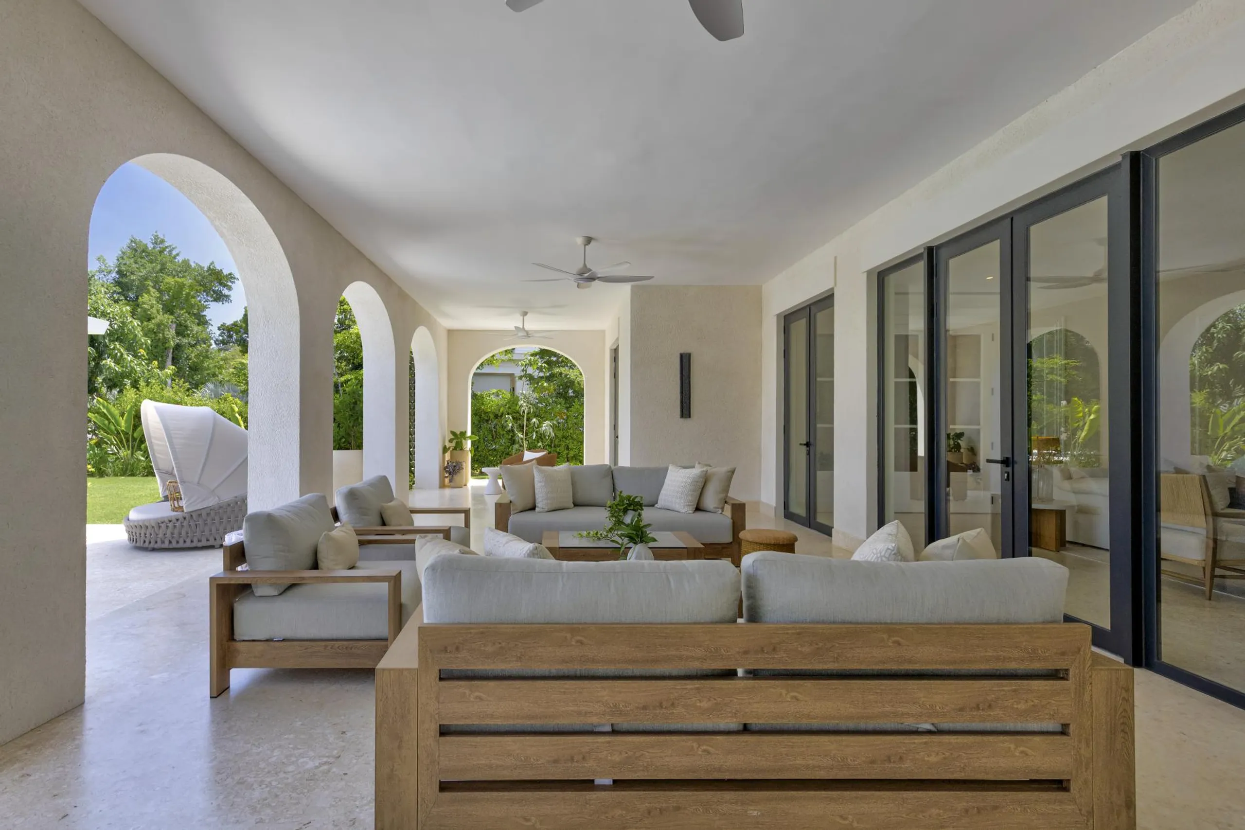Designer Golfside Oasis Villa with Private Pool, with Golf & Lake Views — photograph 7