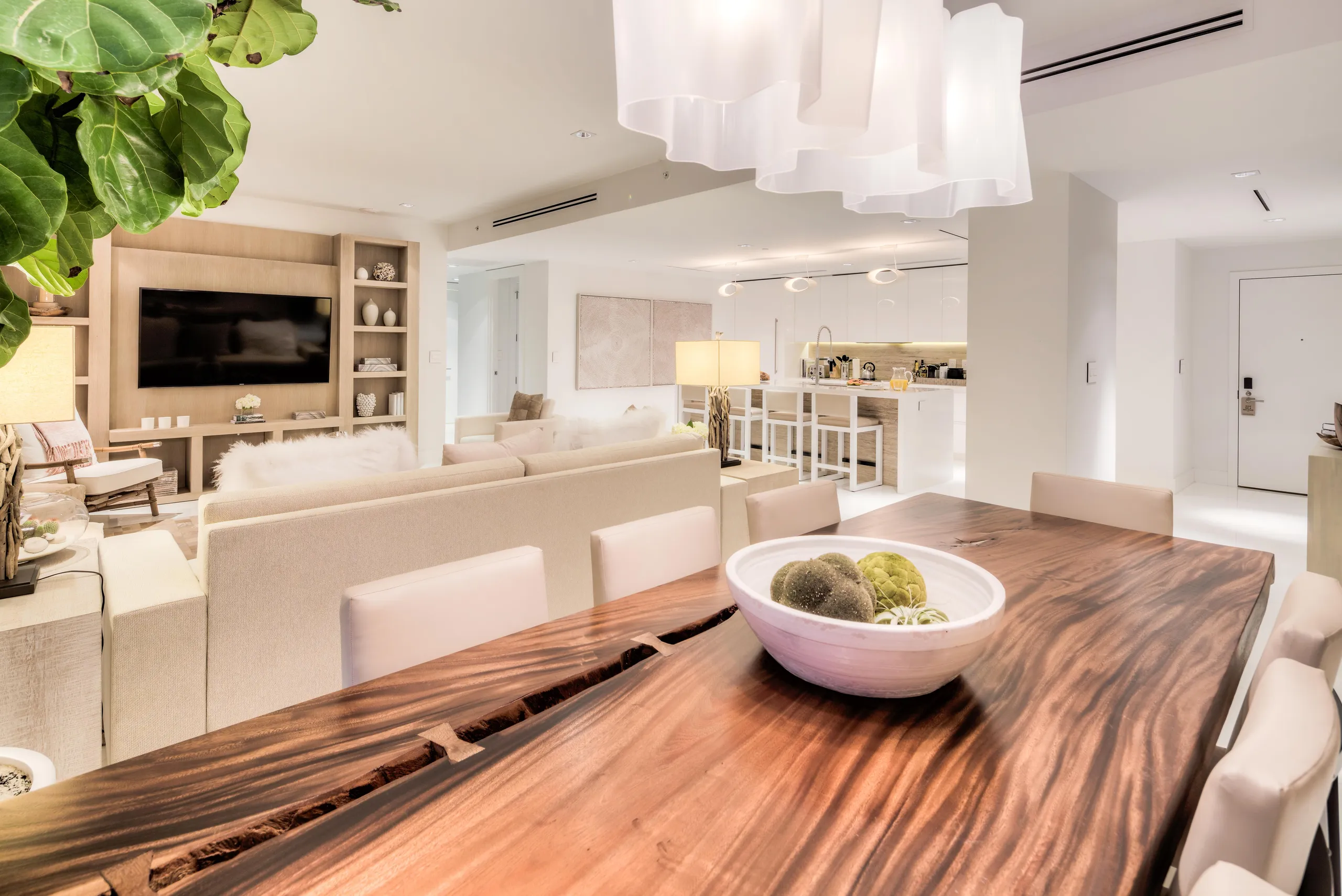 Luxury Miami Penthouse with Ocean Views at Every Angle — photograph 4