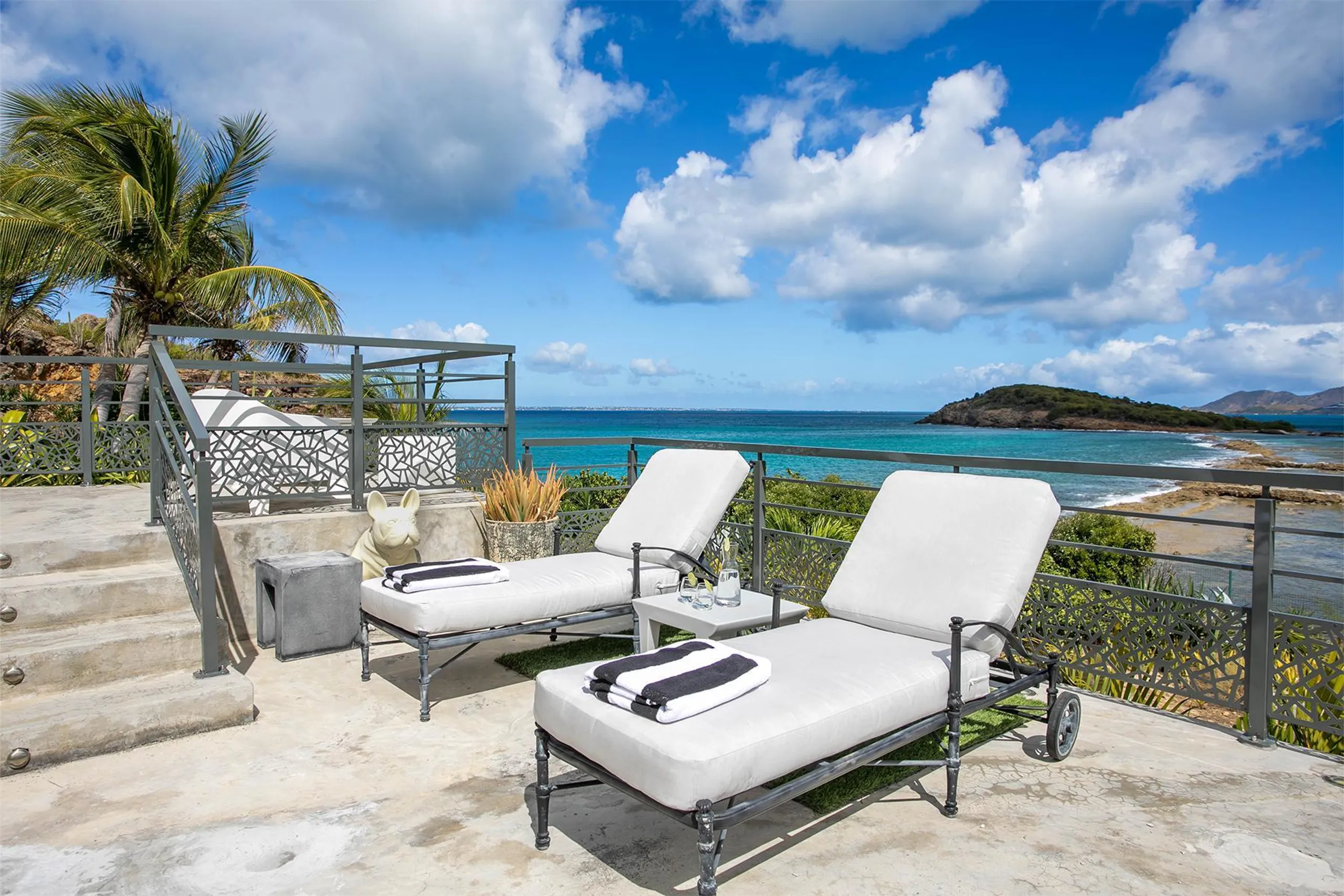 Serene Clifftop Luxury Villa with Private Pool and Breathtaking Ocean Views — photograph 7