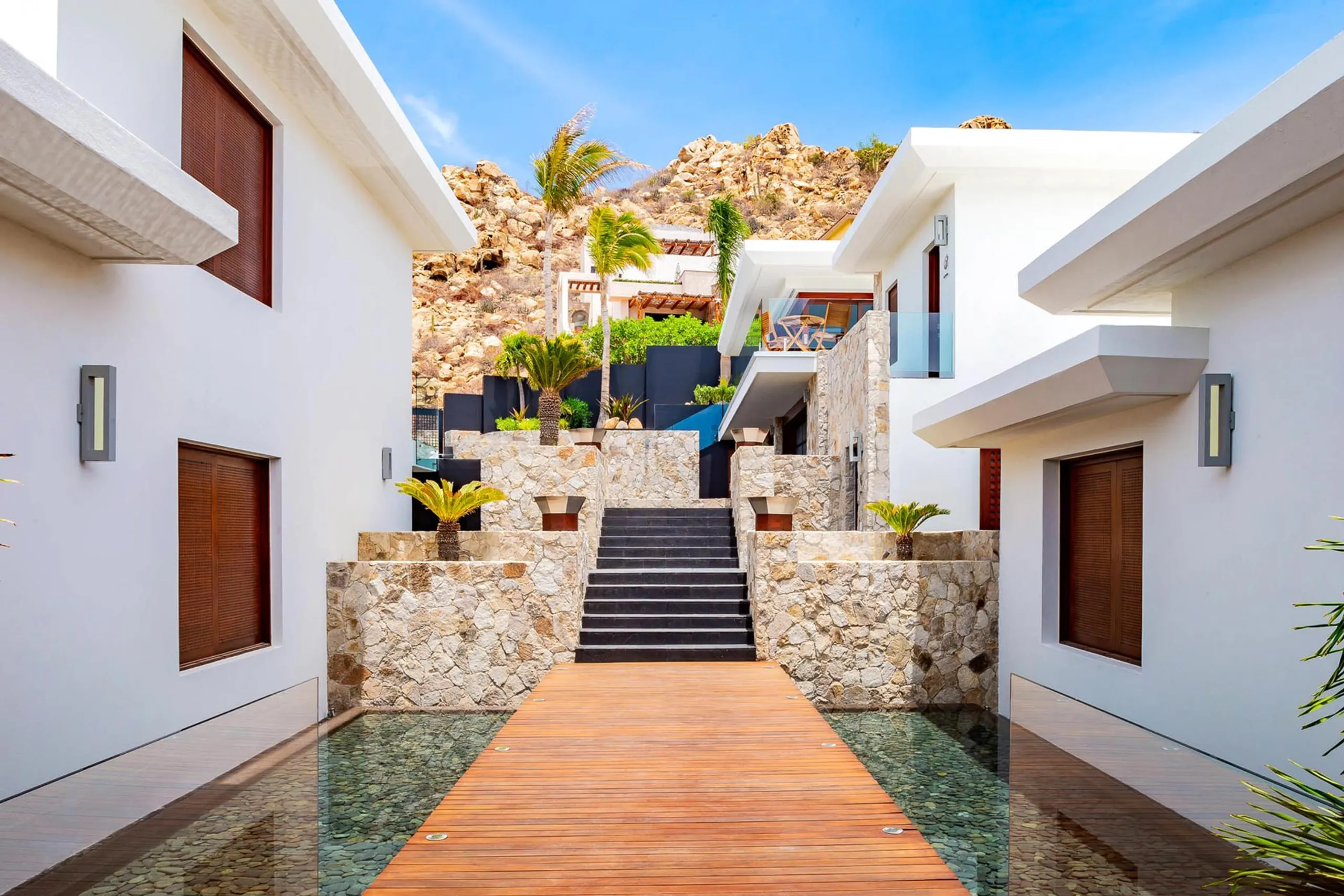 Contemporary Hillside Pedregal Estate with Infinity Pool and Ocean Views — photograph 11