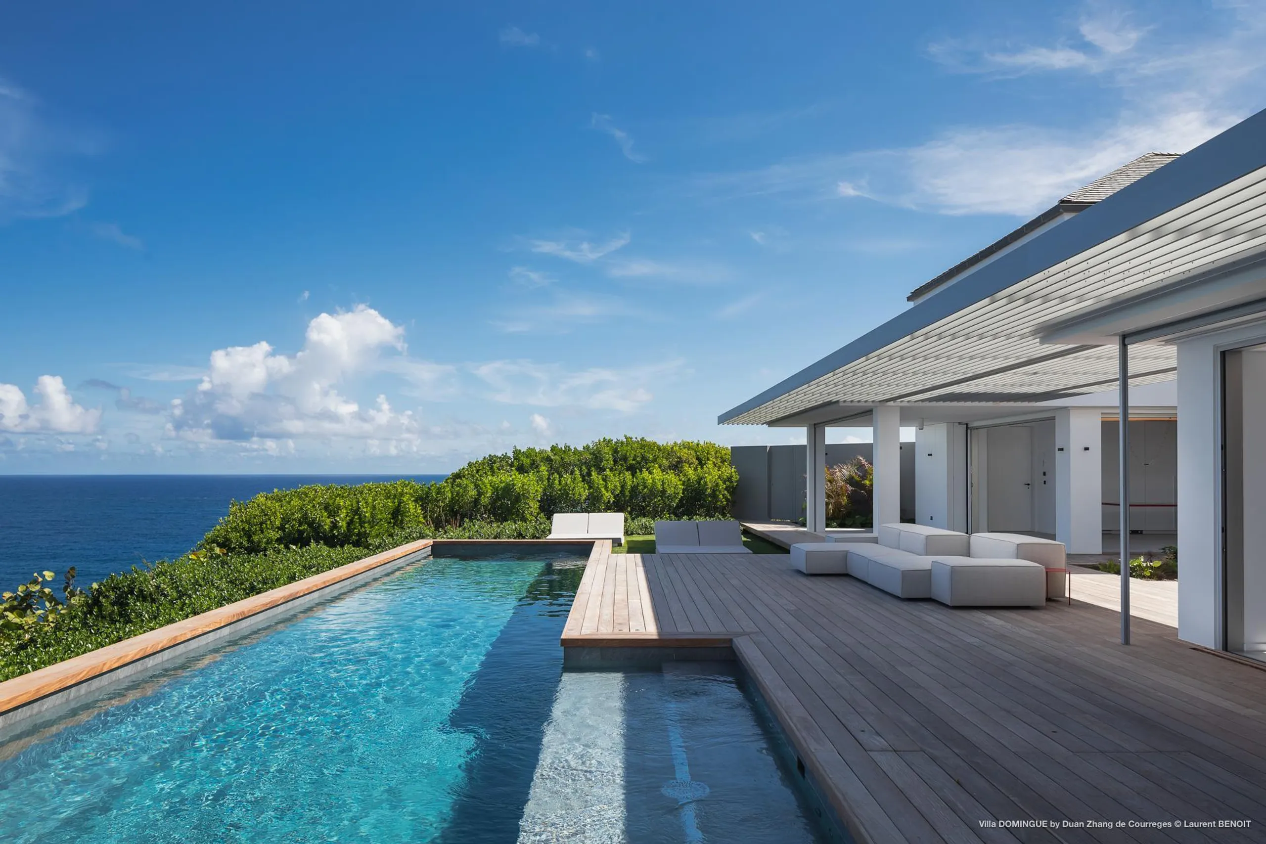 Dignified Oceanside Villa with Private Pool and Fitness Room — photograph 2