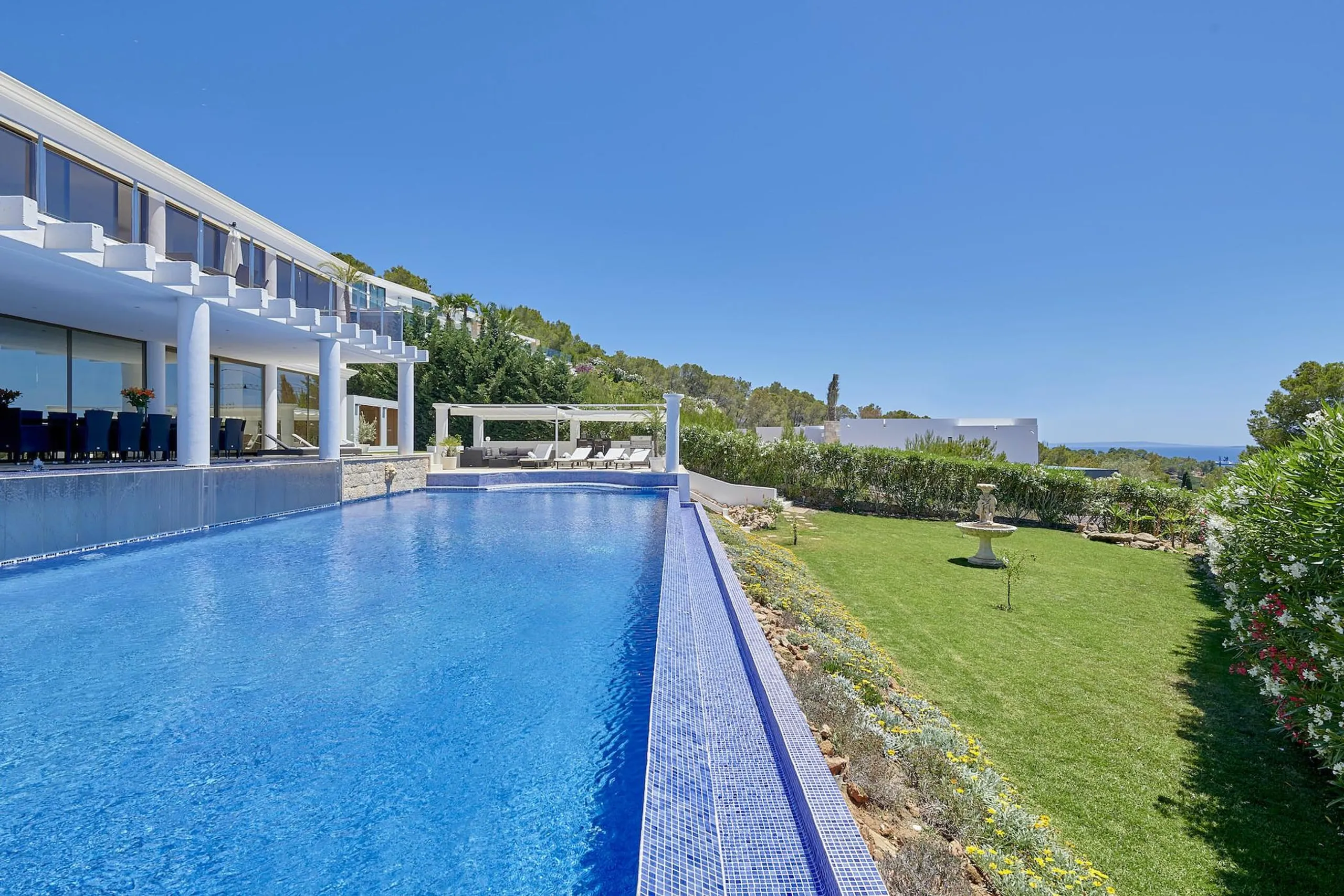 Luxurious Ibiza Ocean Estate with Private Pool and Outdoor Entertainment Area — photograph 5
