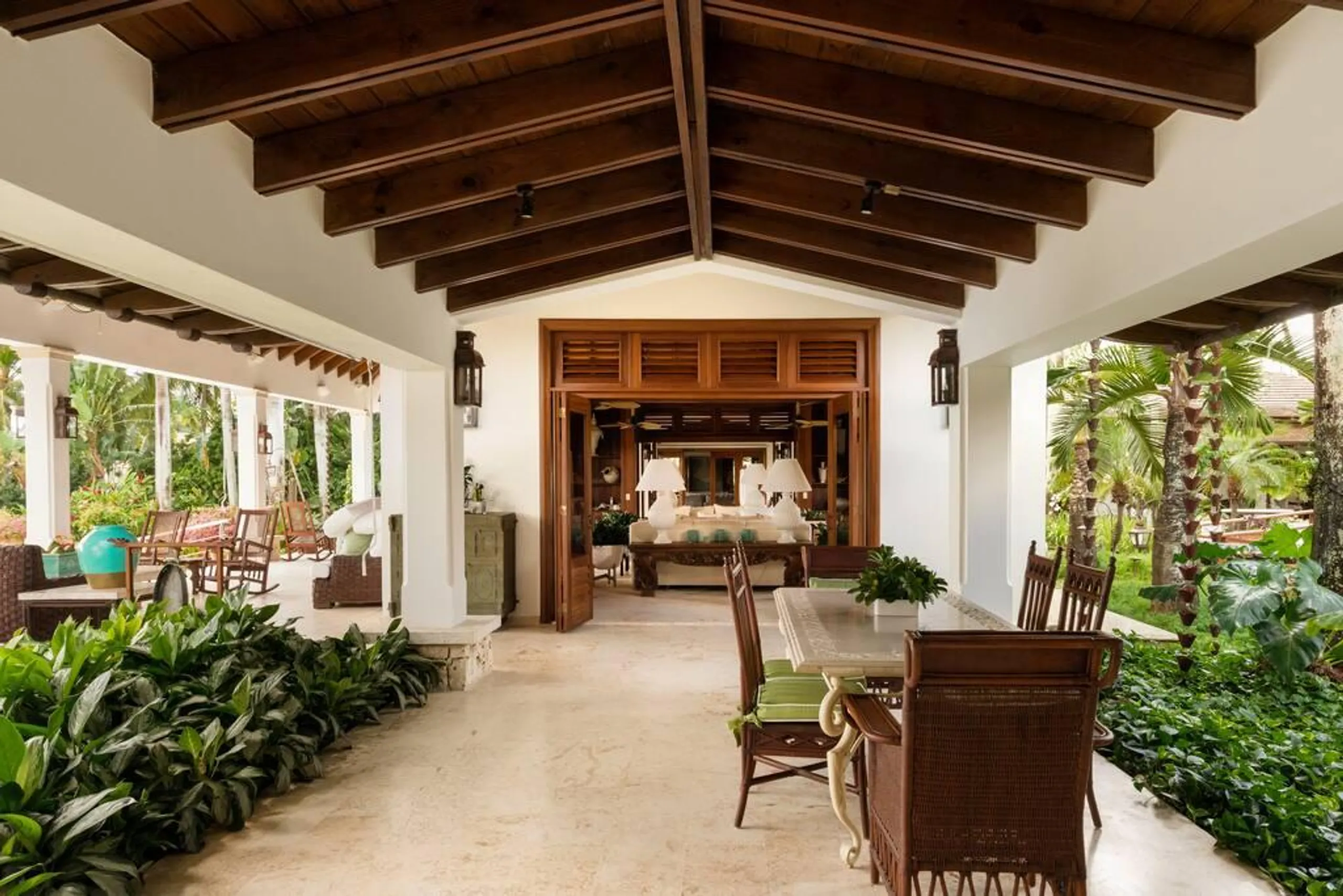 Princely Oceanside Villa with Private Pool and Panoramic Ocean Views — photograph 7