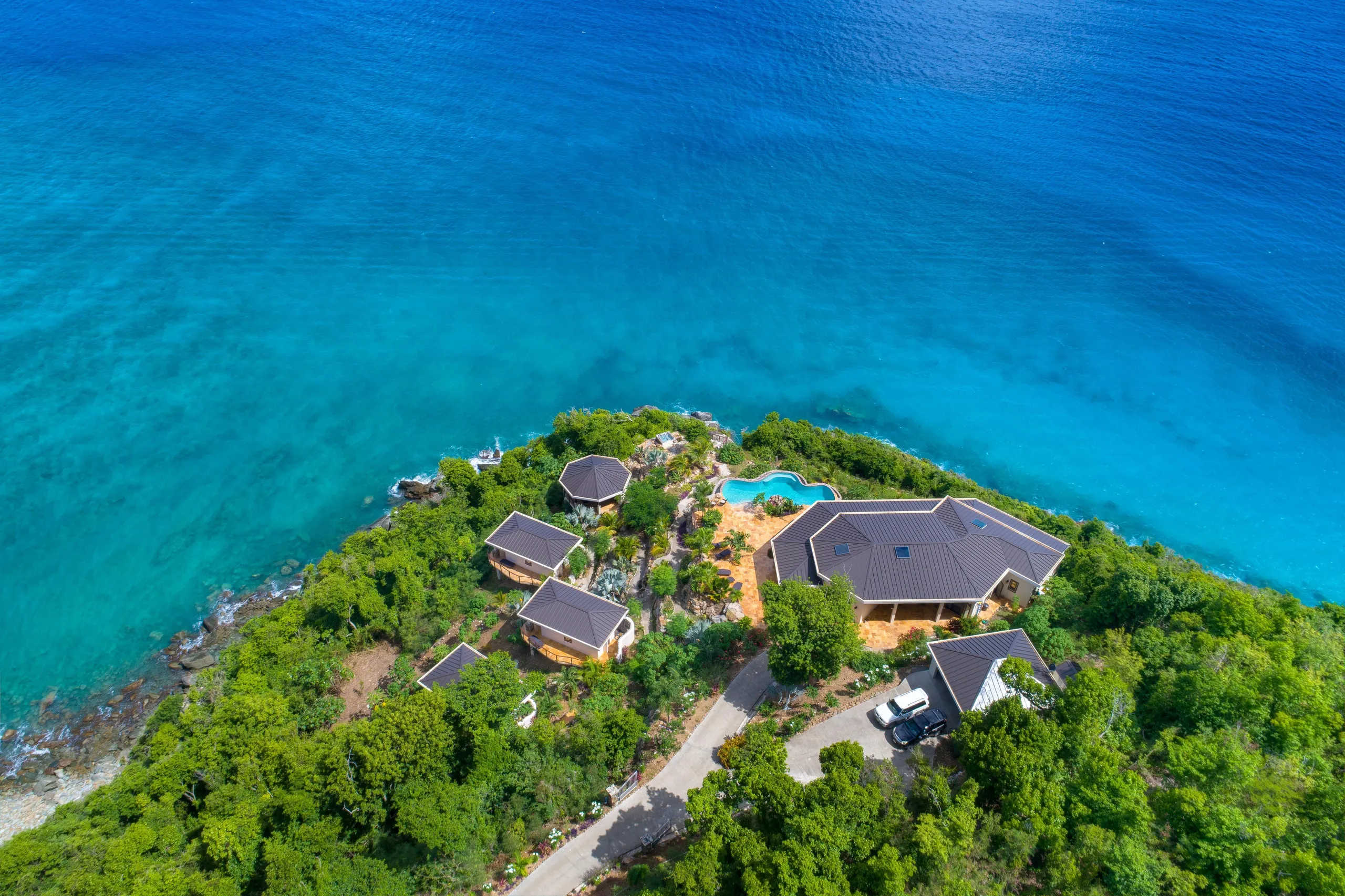 Hillside Tortola Island Villa with Private Pool and Panoramic Ocean Views — photograph 7
