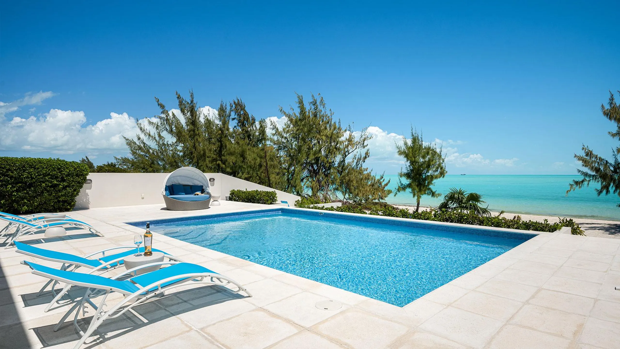 Contemporary Long Bay Beach Villa with Private Pool and Ocean Views — photograph 2