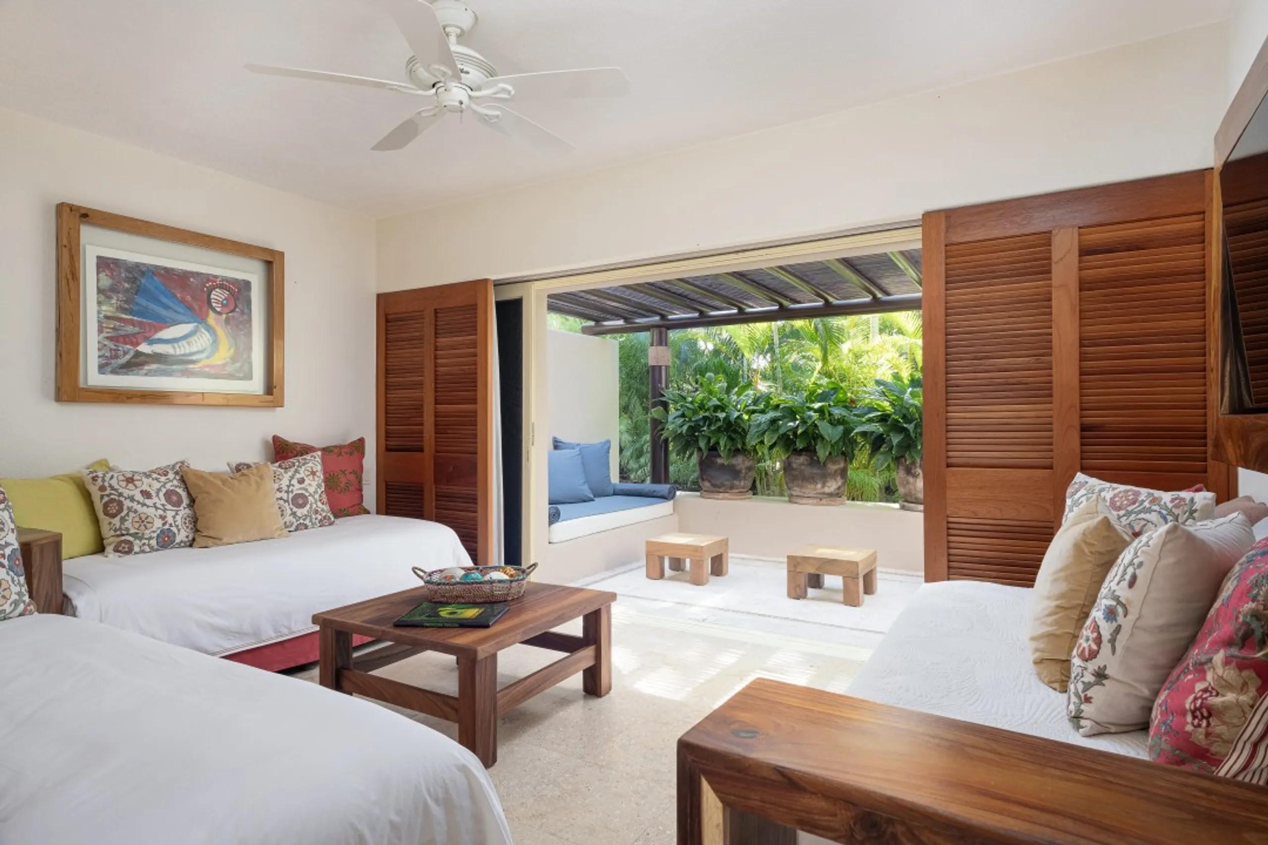 Oceanfront 4-Bedroom Villa with Private Pool and Resort Access — photograph 12