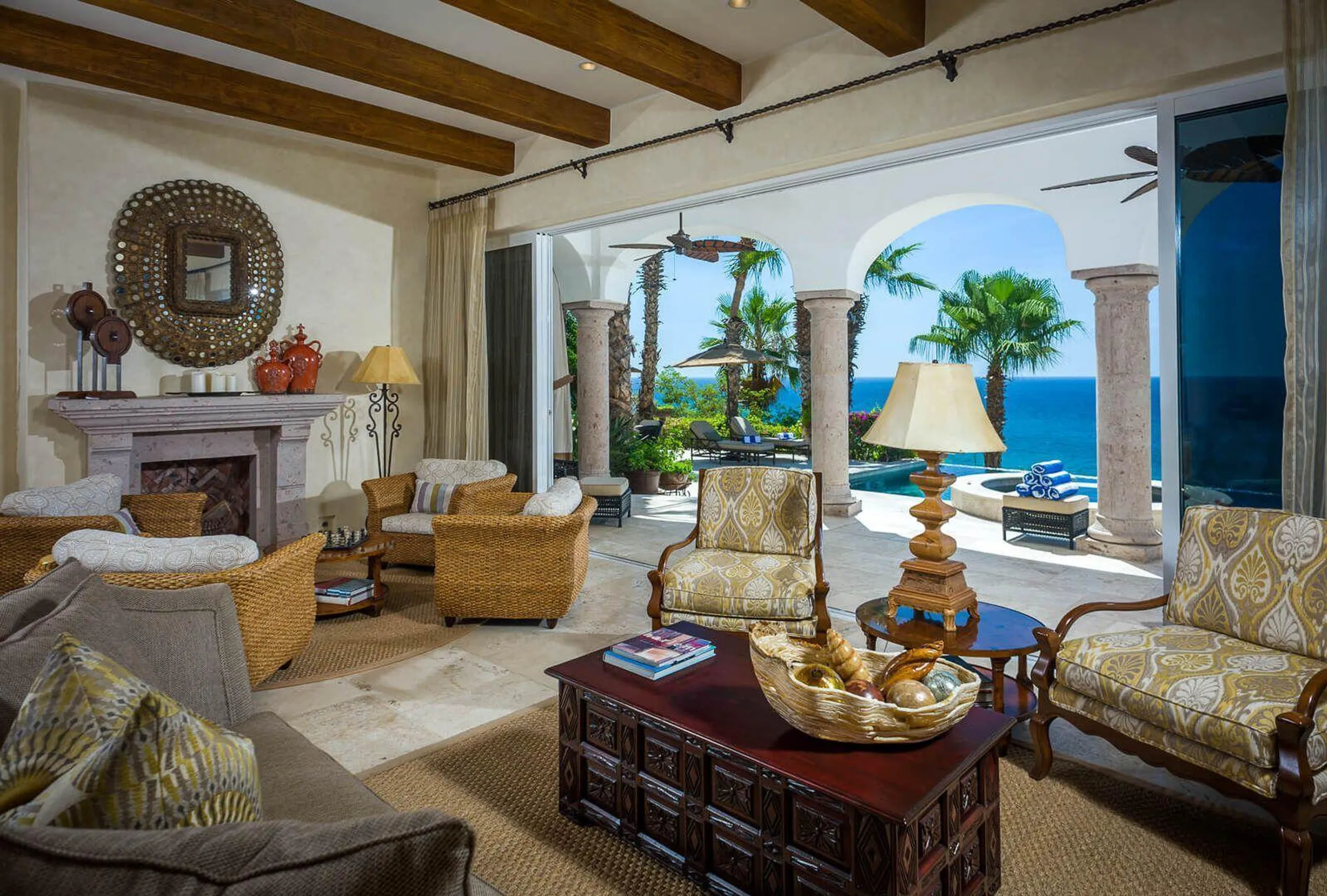 Upscale Villas Del Mar Estate with Infinity Pool and Ocean Views — photograph 12