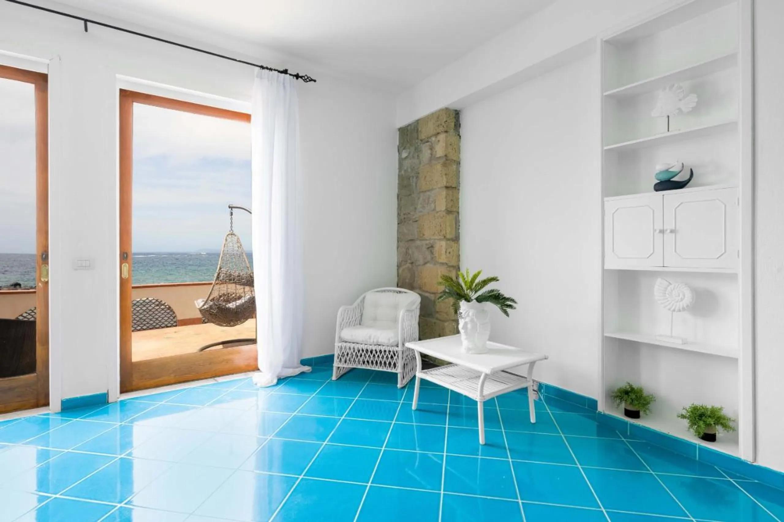 Superb Traditional Villa with Mesmerising Gulf of Naples and Capri Views — photograph 11
