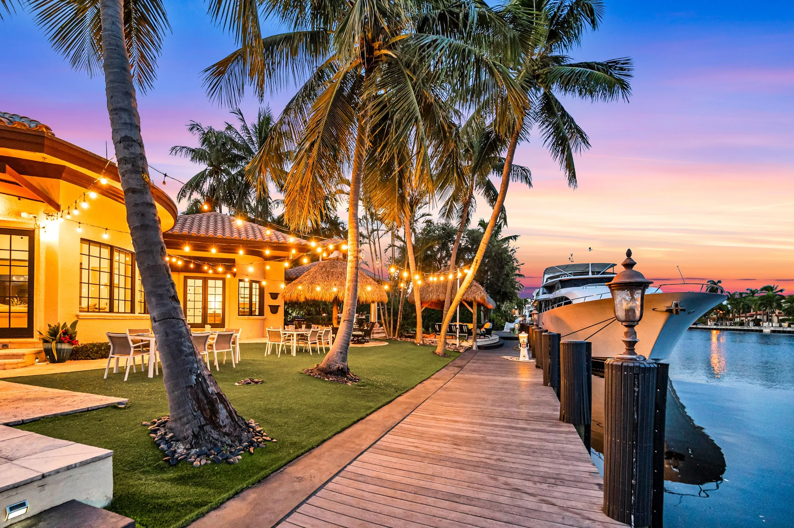 Majestic Waterfront Villa with Heated Pool, Canal View & Access — photograph 3