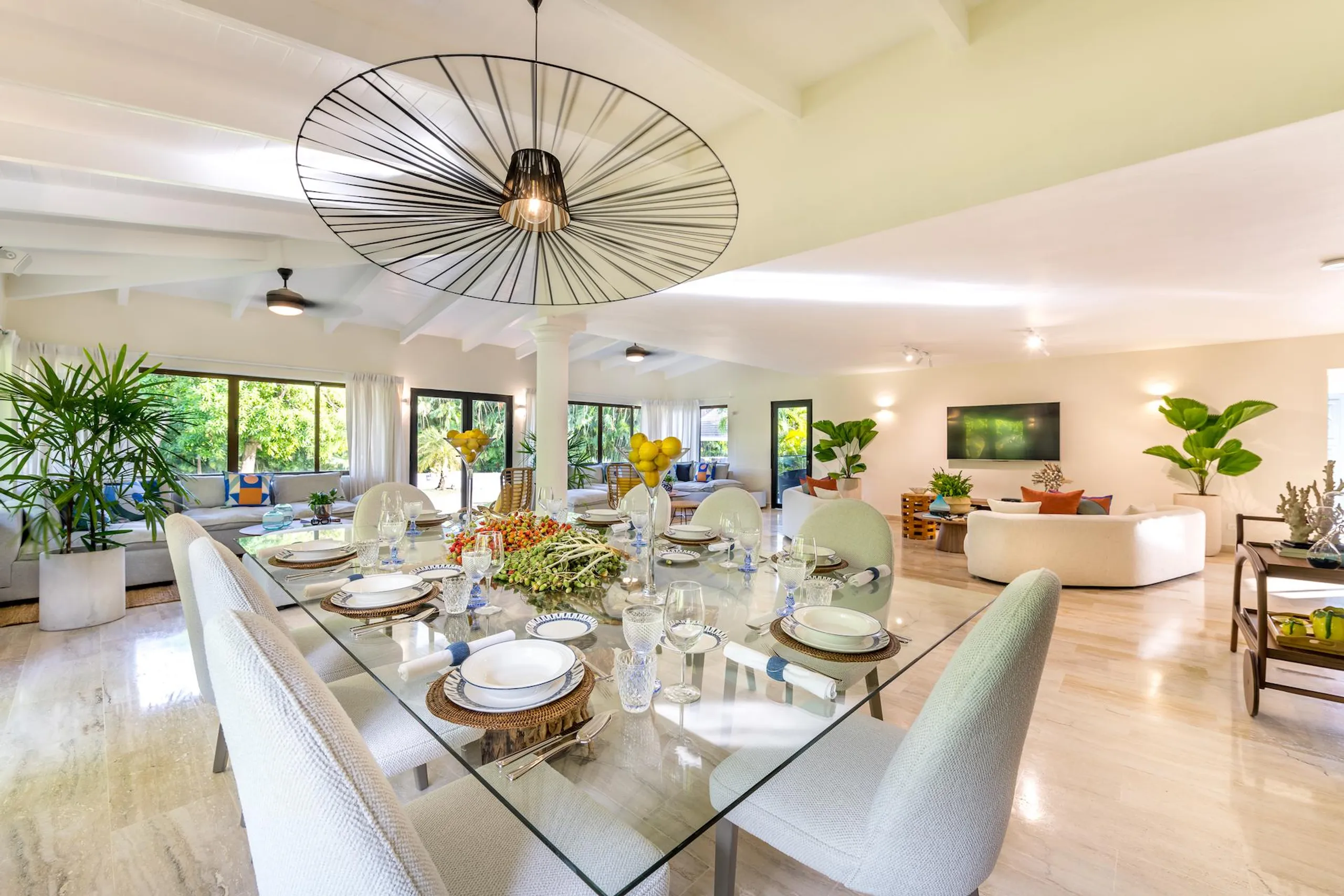 Refined Modern Villa with Swimming Pool and Minitas Beach Nearby — photograph 9