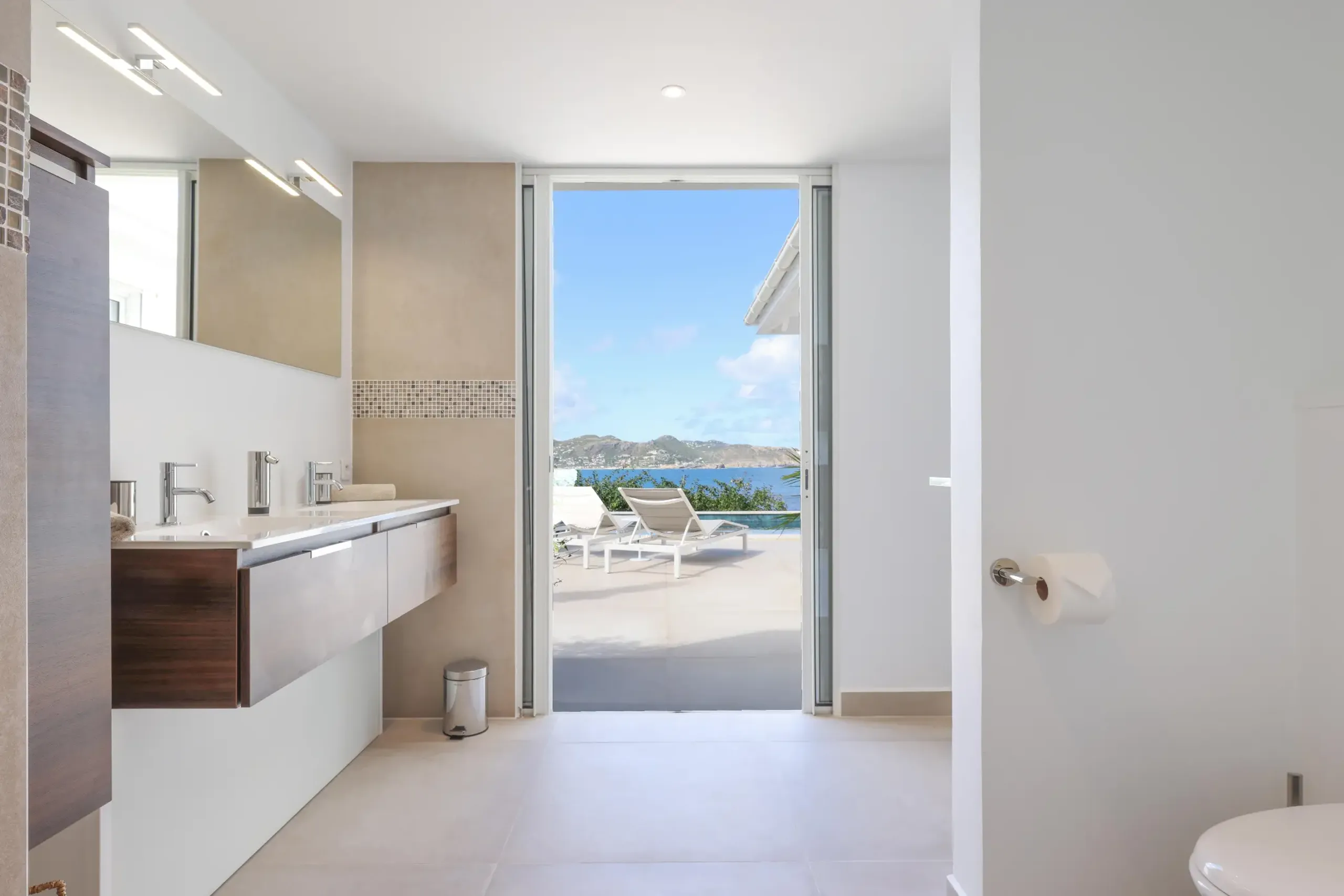 Deluxe Pointe Milou Villa with Private Pool and Ocean Views — photograph 12