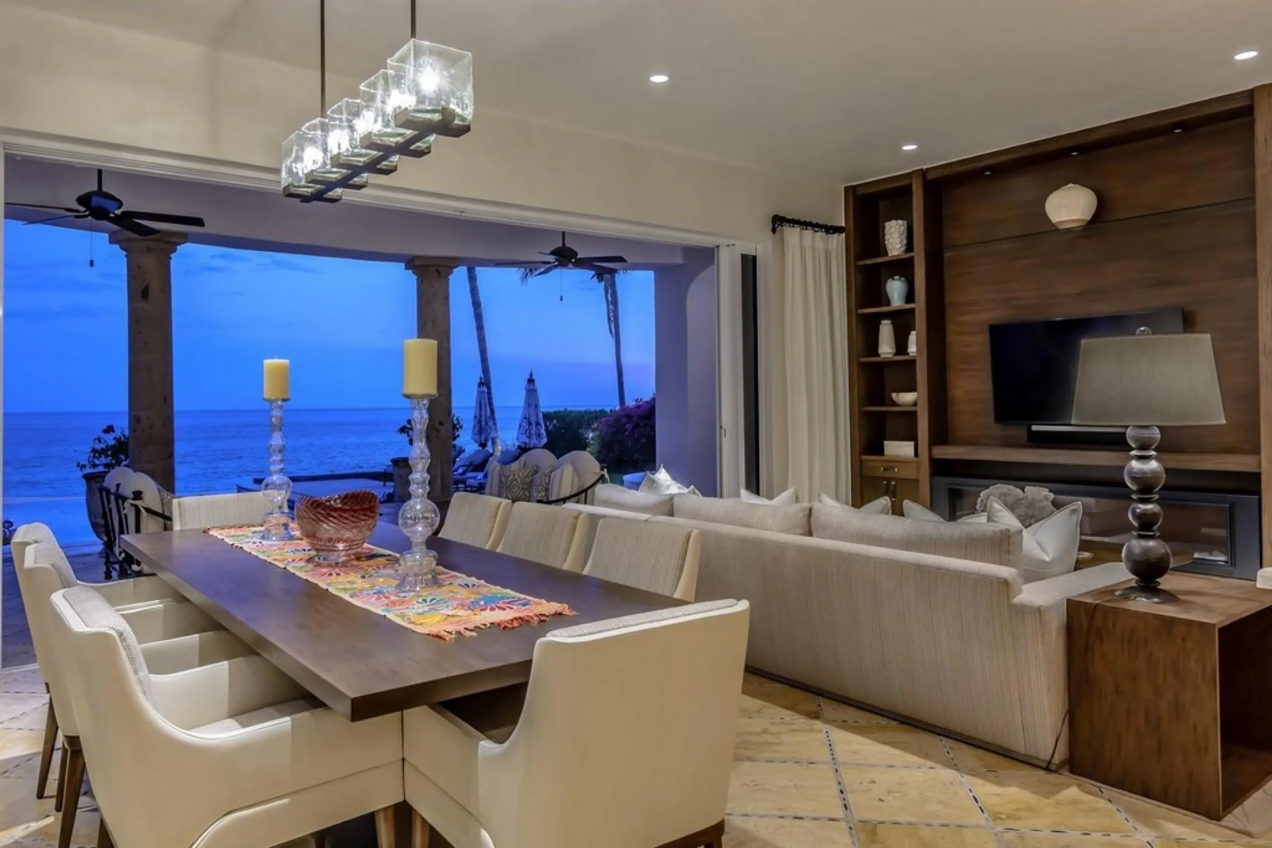 Stunning Contemporary Los Cabos Oceanfront Estate  with Infinity Pool and Sweeping Ocean Views — photograph 8