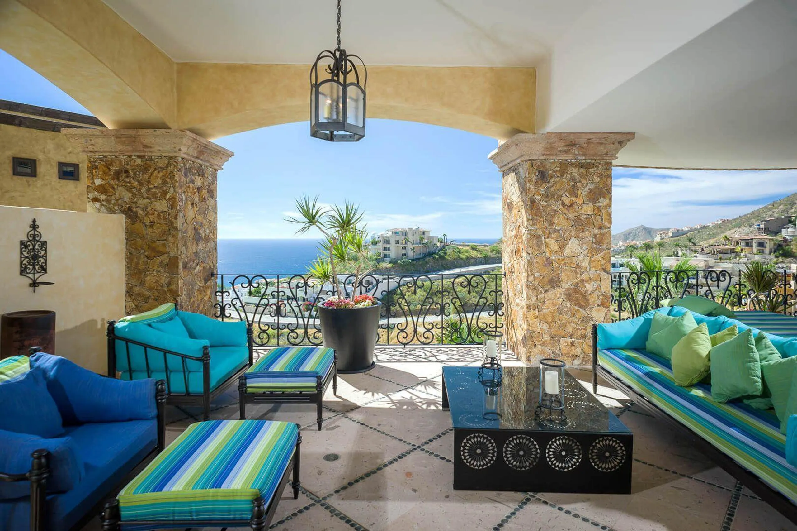 Luxurious Pedregal Estate with Infinity Pool and Ocean Views — photograph 9