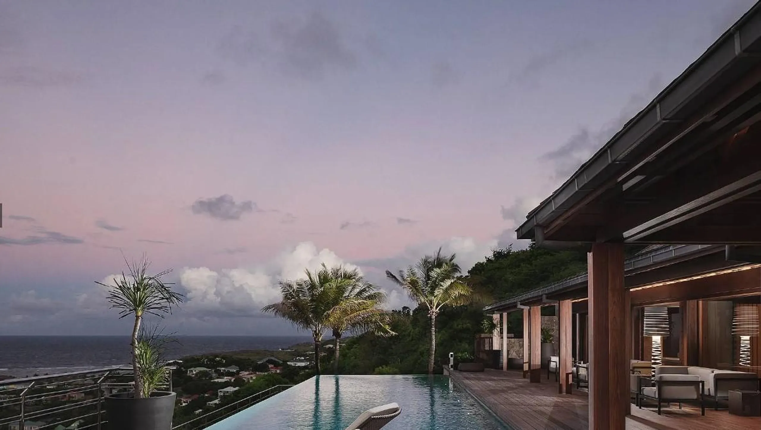 Luxurious Oceanside Estate with Infinity Pool and Ocean Views, Marigot