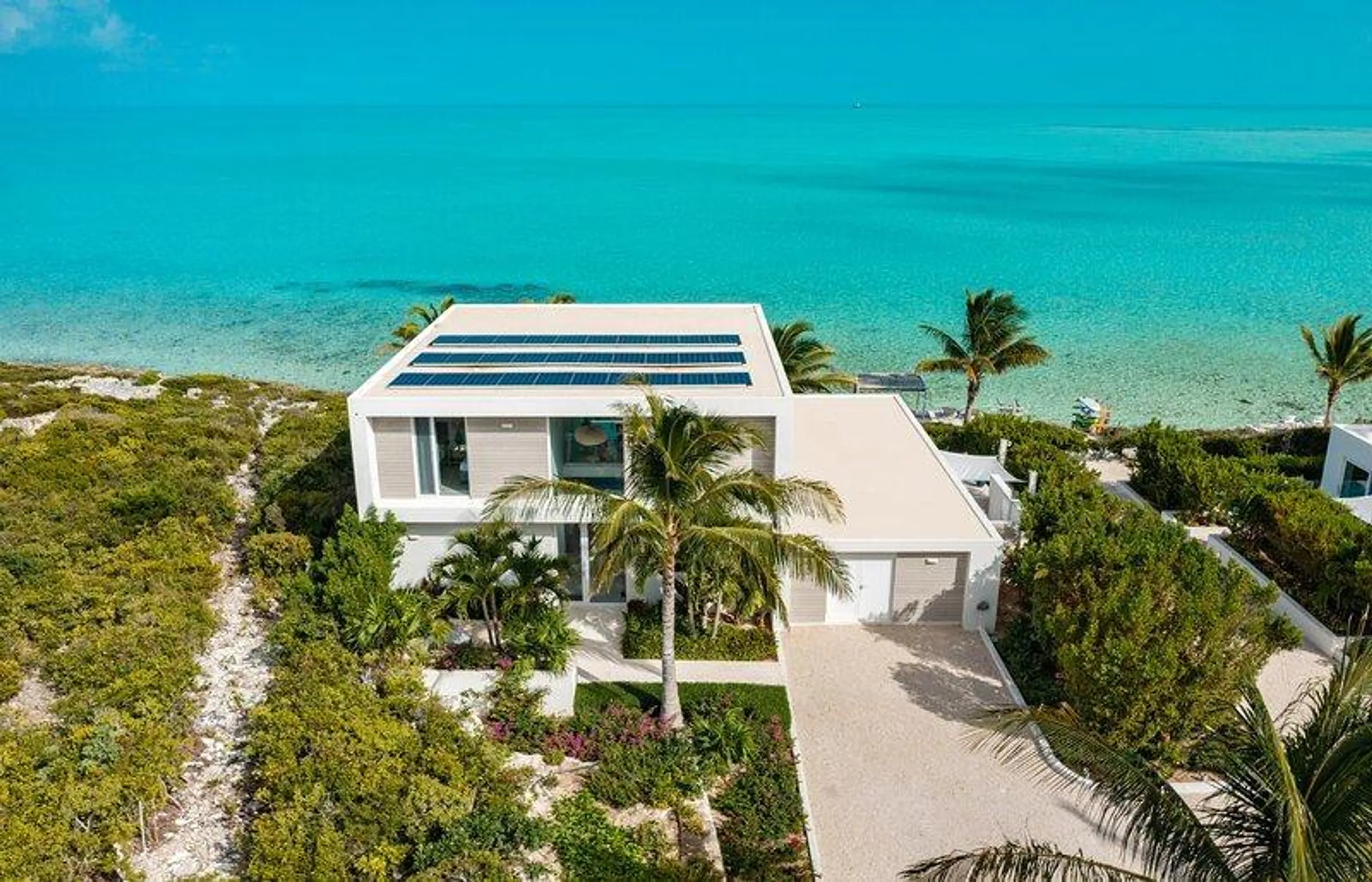 Turks and Caicos Grand Luxury Oceanfront Vacation Villa with Breathtaking Views — photograph 2