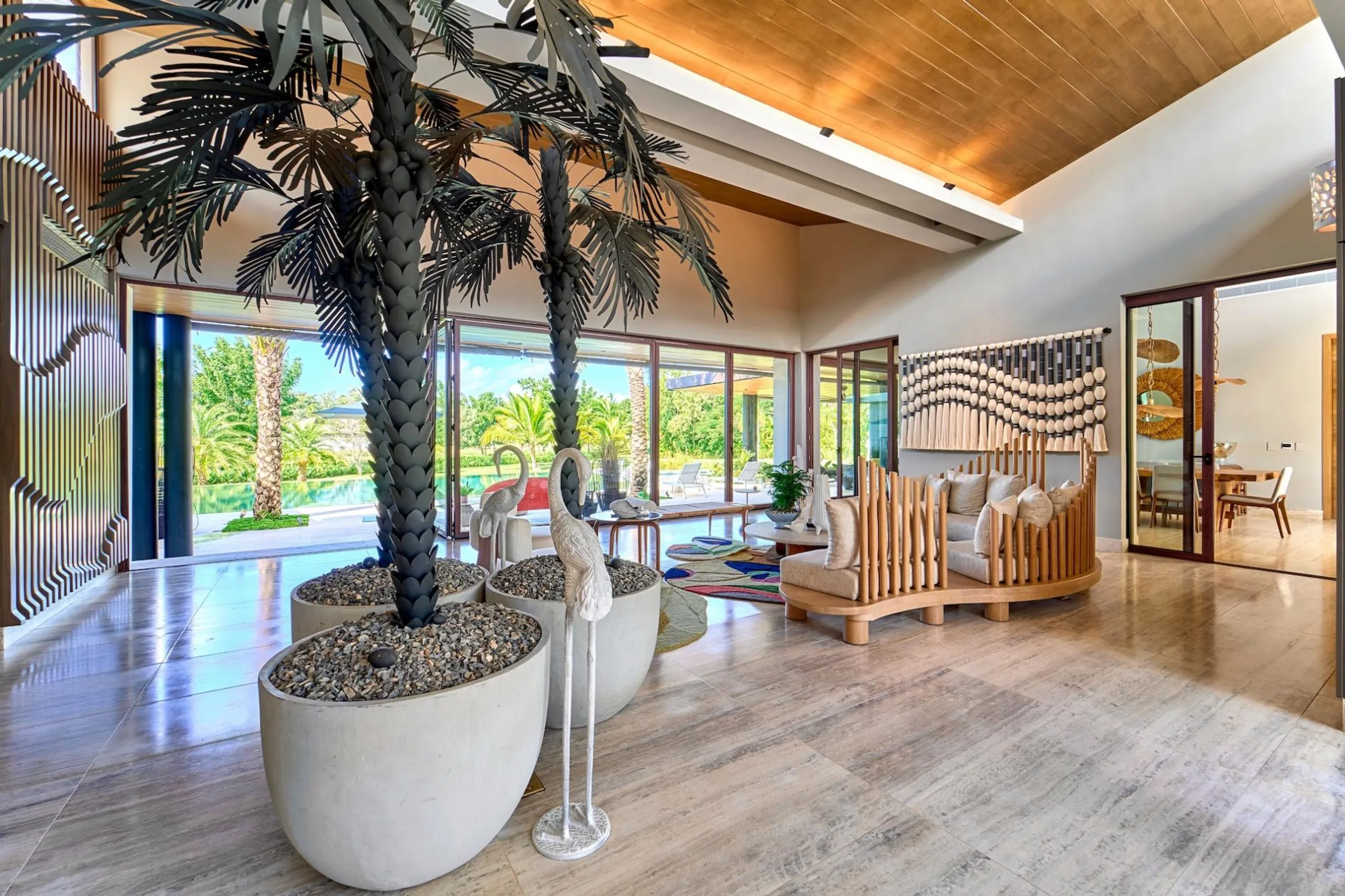 Pristine Palm West Villa with Luxury Amenities — photograph 5