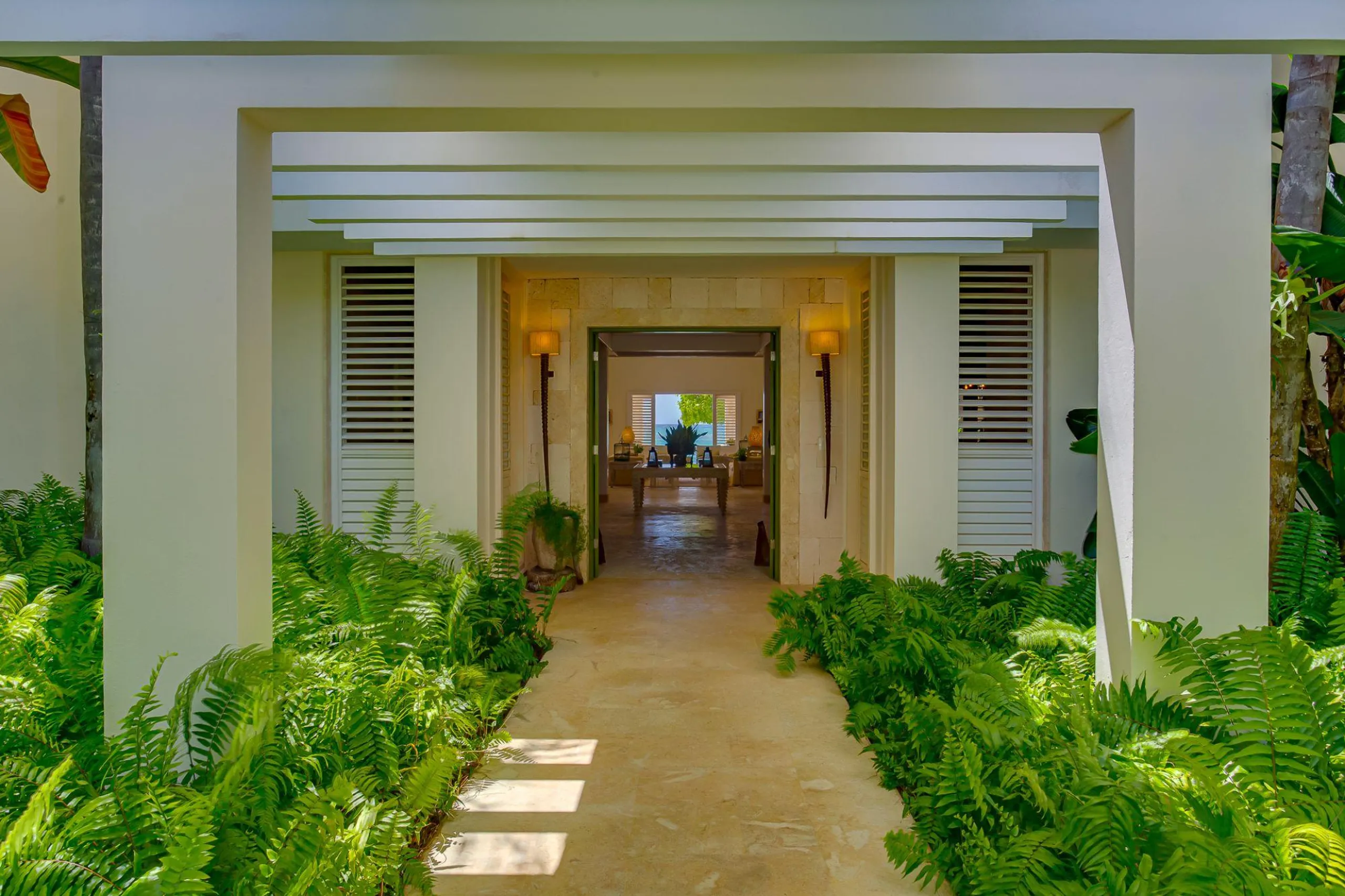 Chic Bright and Airy Villa with Private Pool and Spectacular Caribbean Views — photograph 6