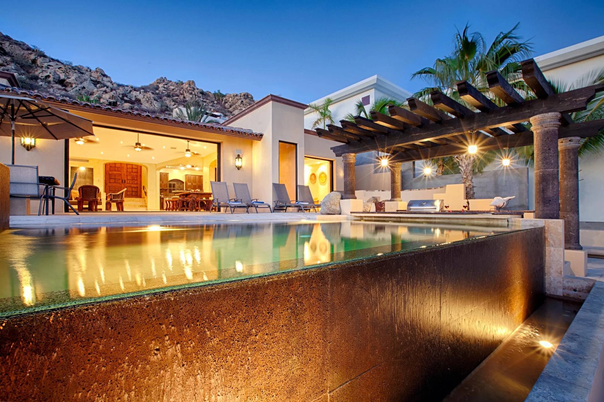 Magnificent Pedregal Estate with Infinity Pool and Ocean Views — photograph 12