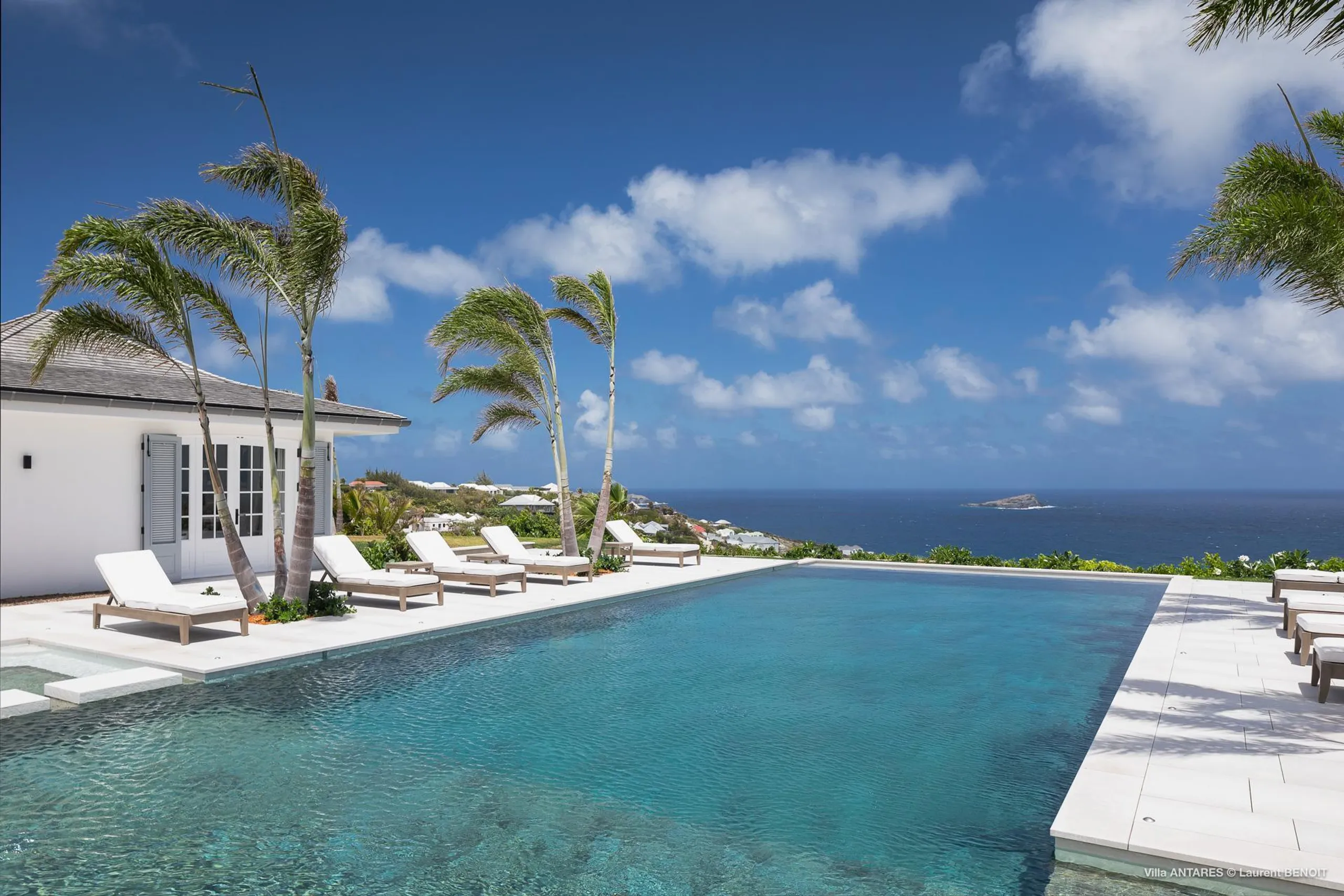 Mont Jean Paradise Villa with Infinity Pool and Lush Garden Grounds — photograph 2
