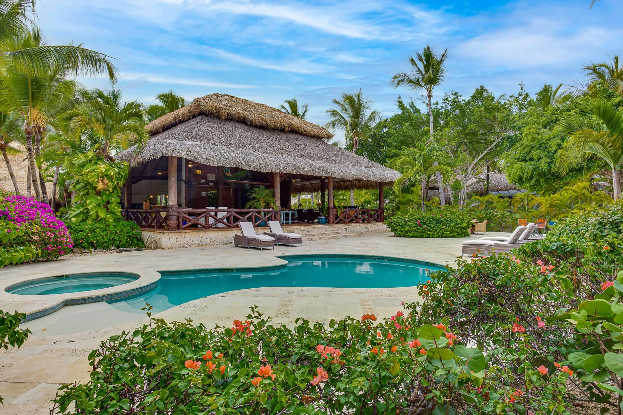 Refined Boutique Villa with Pool, Golf Views, and Beach Club Acces, Punta Cana