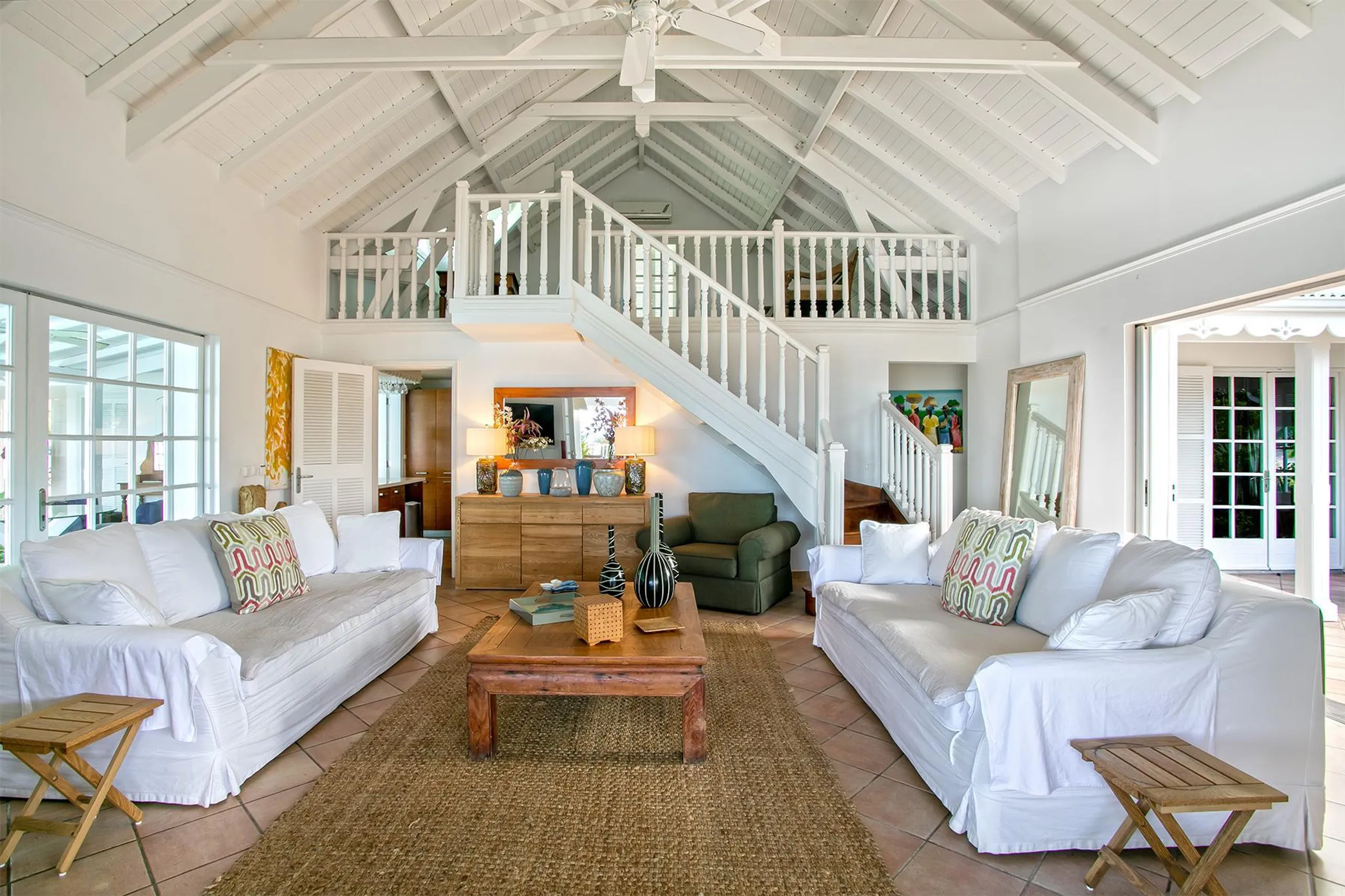 Classic Caribbean Luxury Villa with Infinity Edge Pool — photograph 10