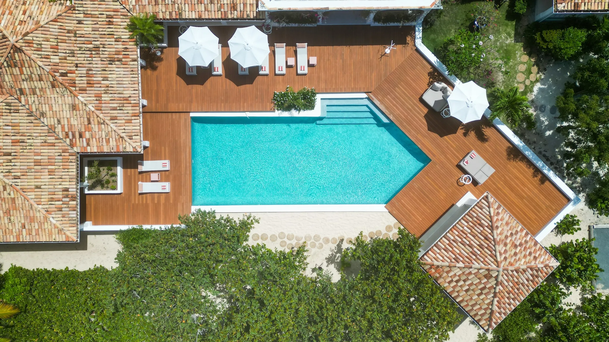 Stunning 6BR Villa with Private Pool and Breathtaking View of Plum Bay Beach — photograph 4