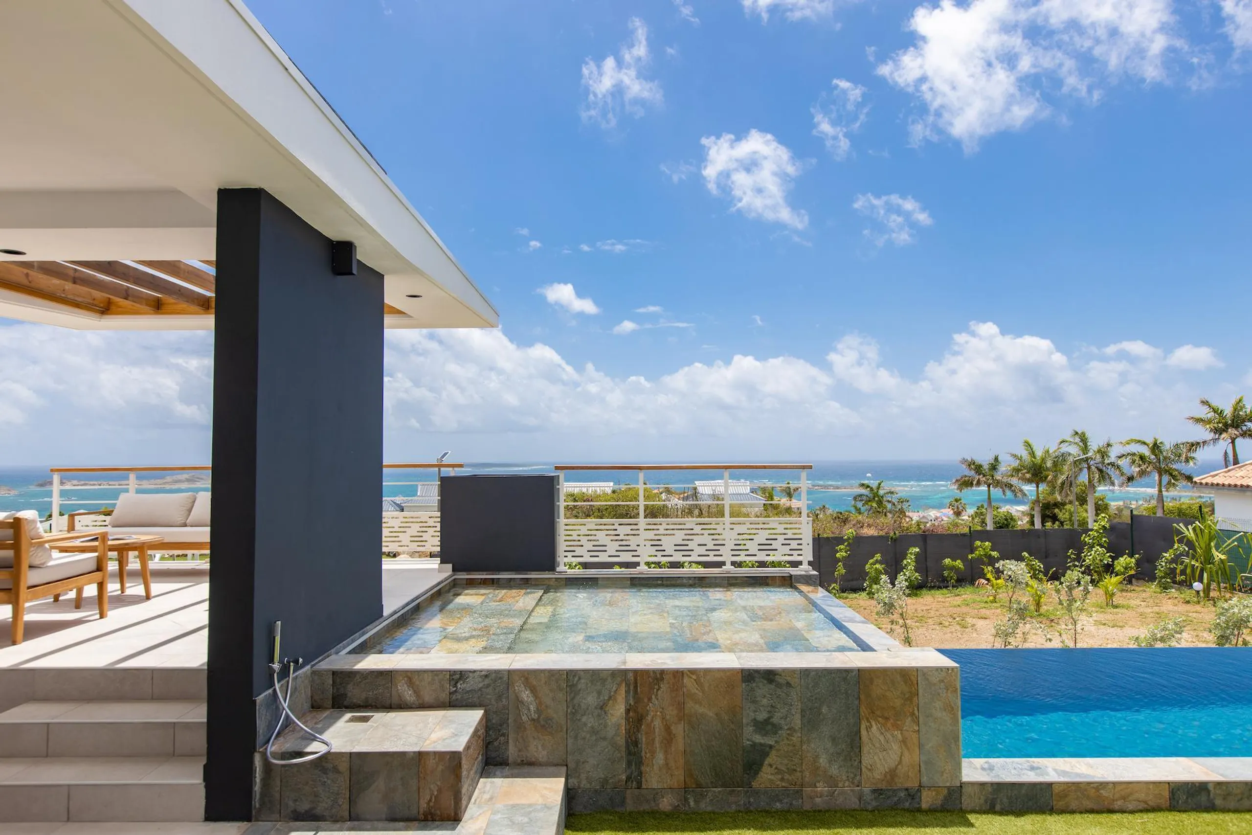 Sleek and Modern Designed Villa with Heated Pool and Breathtaking Ocean View — photograph 3
