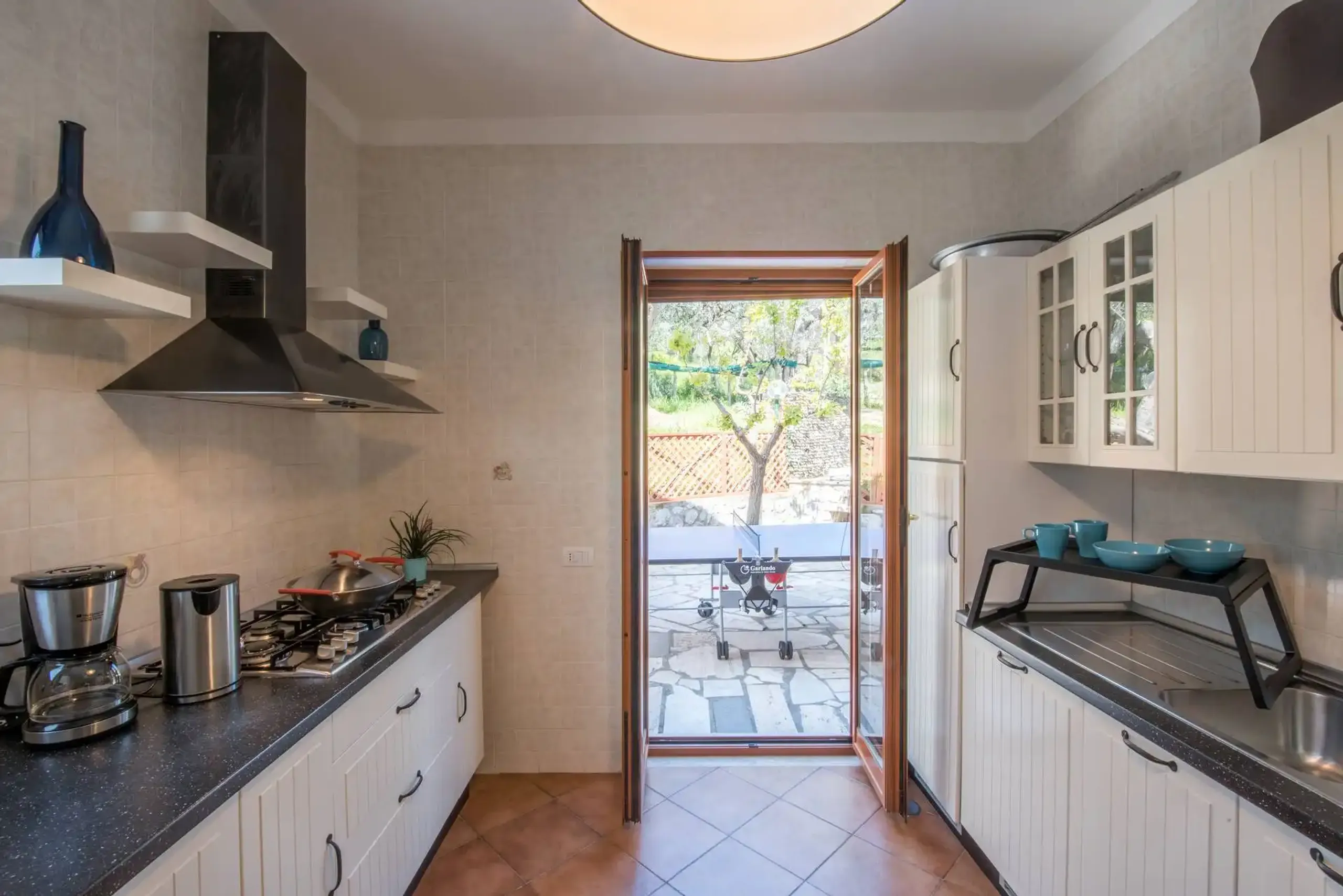 Lavishly Appointed Coastal Escape with Breathtaking Sea Views and Private Pool — photograph 7