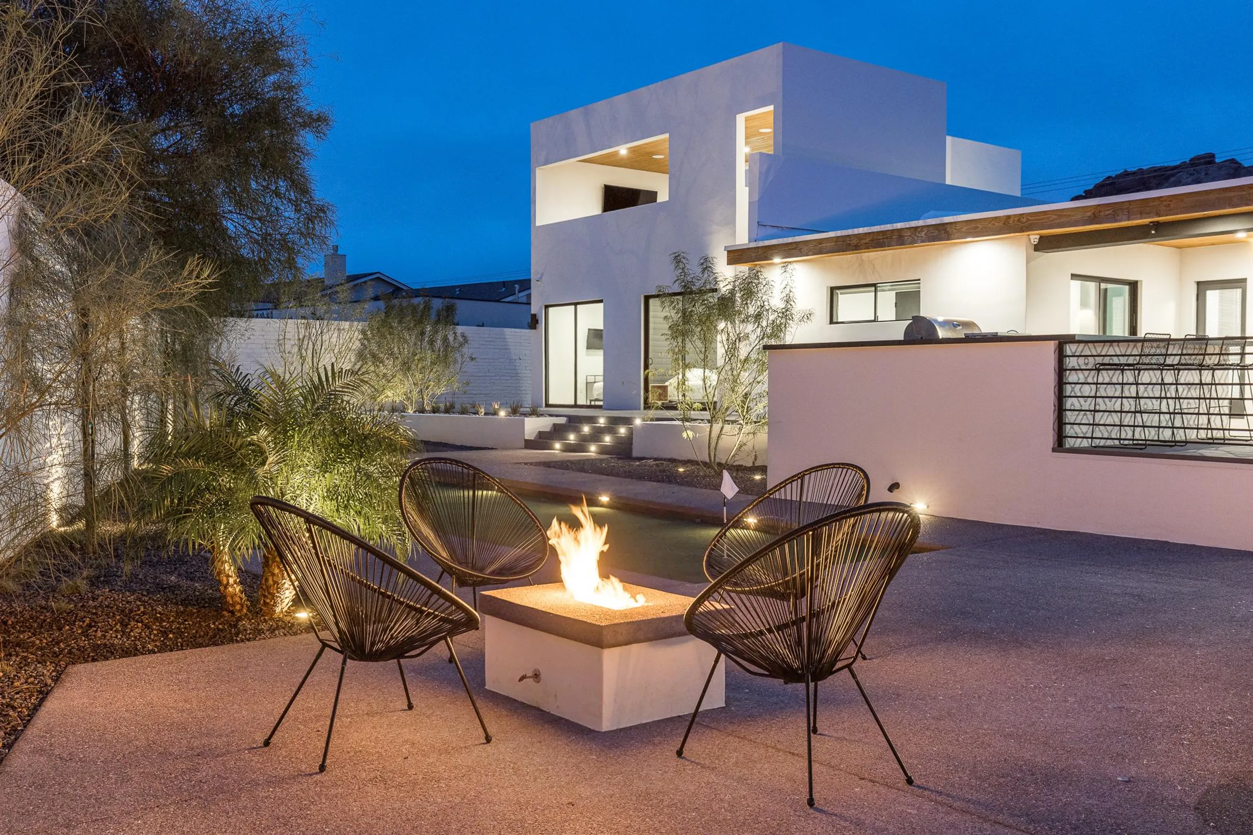 Unparalleled 8,500 Sq. Ft. Phoenix Villa with Private Heated Pool, Spa, Sauna, and Mountain Views — photograph 6