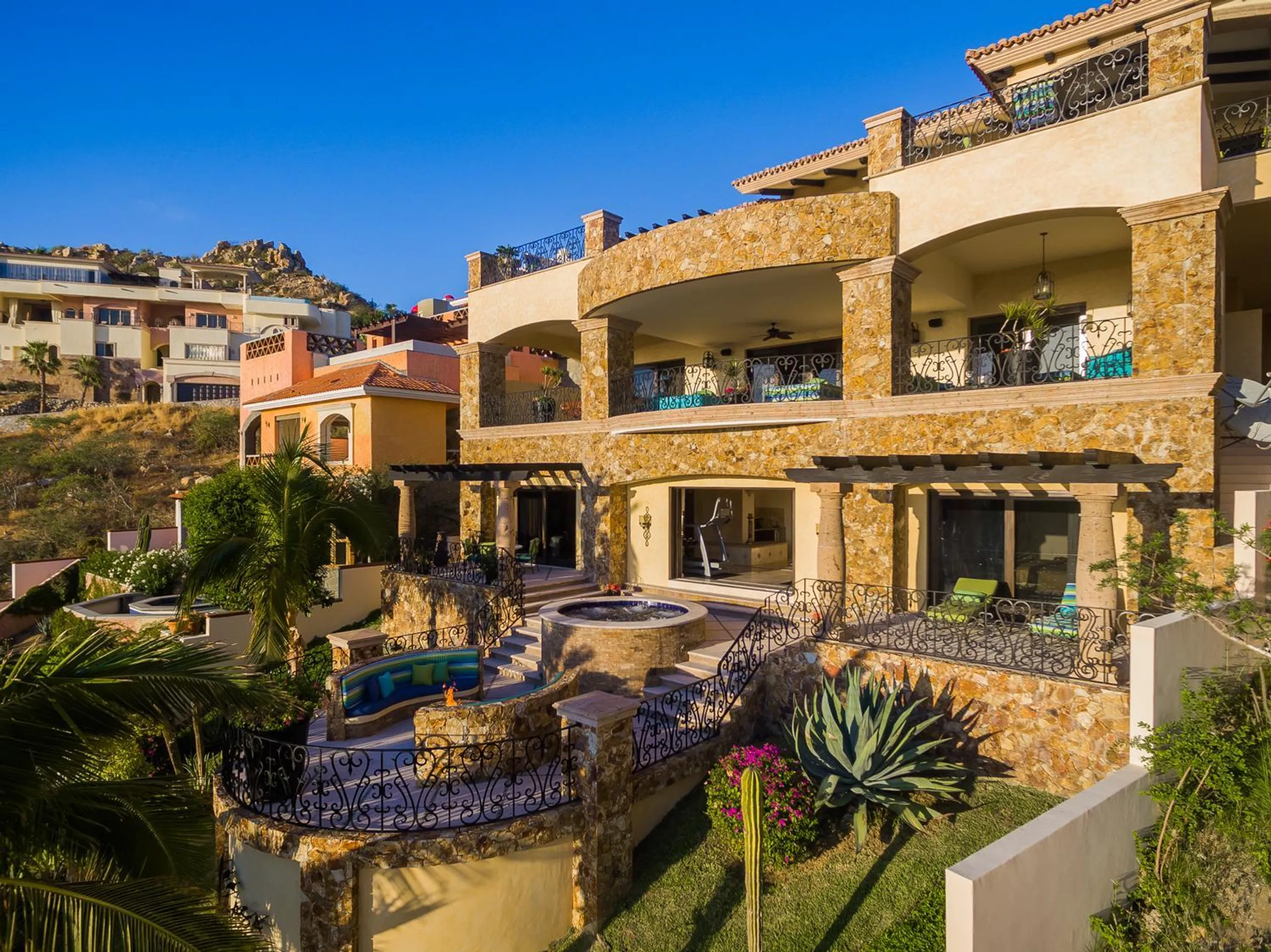 Majestic Classic Luxury with infinity pool with Breathtaking Ocean View — photograph 6