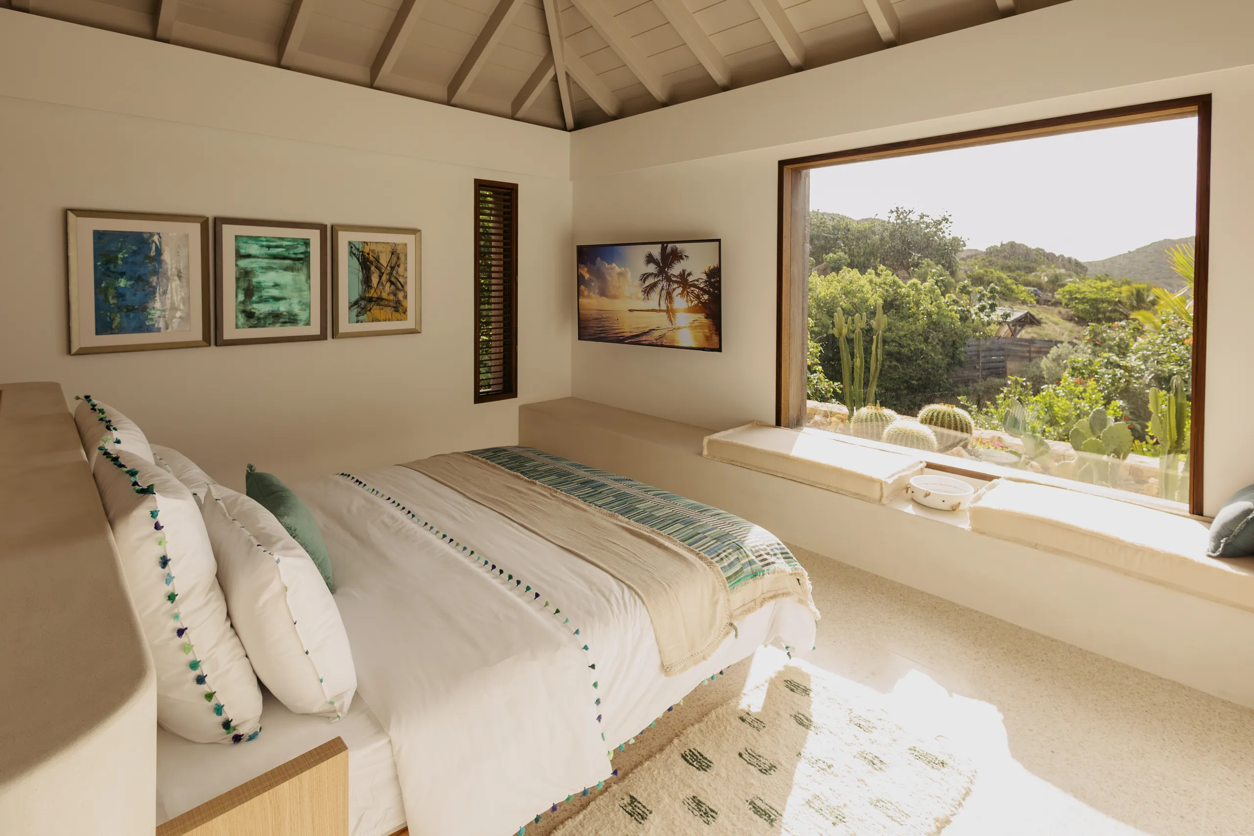 Impeccably Designed Villa Private Pool, Garden, Open Living & Coastal Views — photograph 6