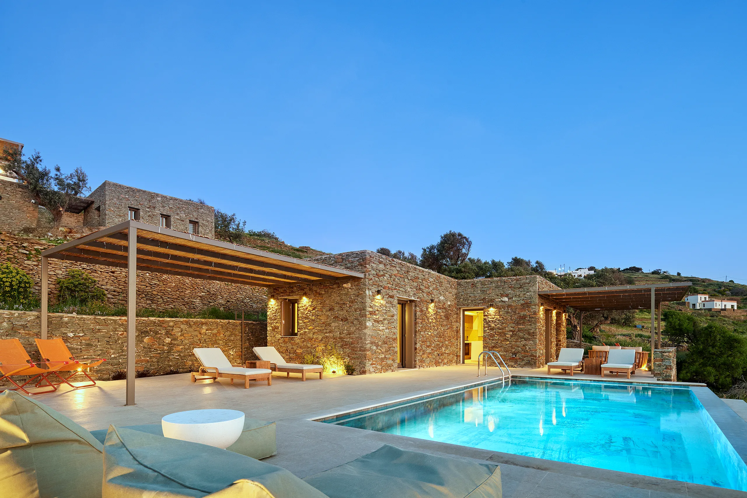 Luxurious Sifnos Getaway with Infinity Pools and Overlooking Vistas — photograph 3